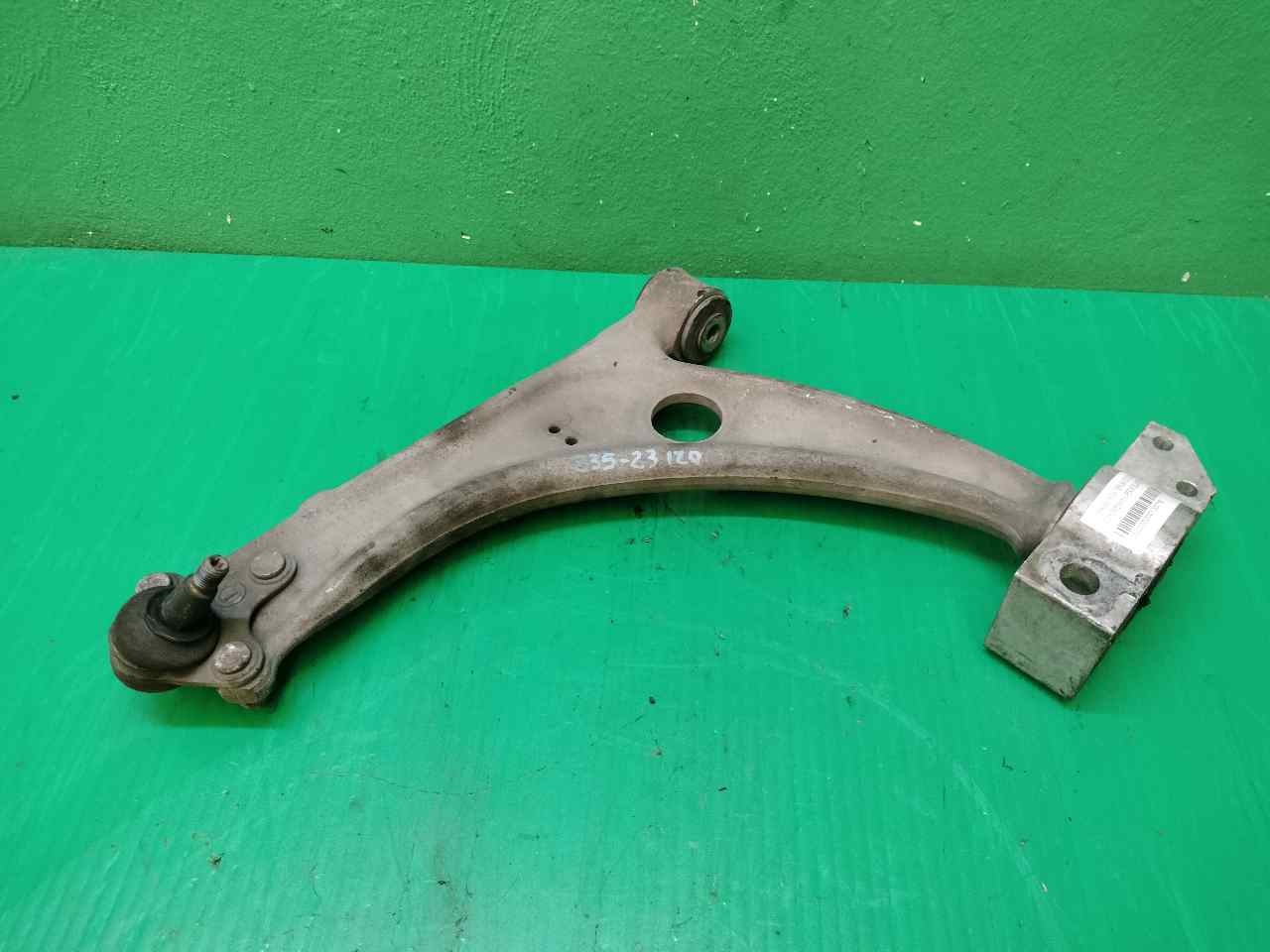 BRAZO SUSPENSION SUPERIOR DELANTERO IZQUIERDO