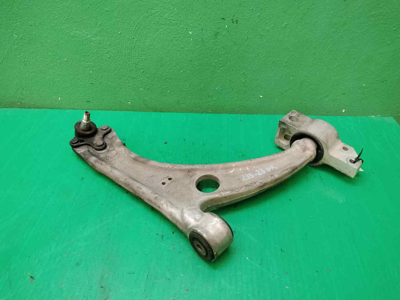 BRAZO SUSPENSION INFERIOR DELANTERO DERECHO