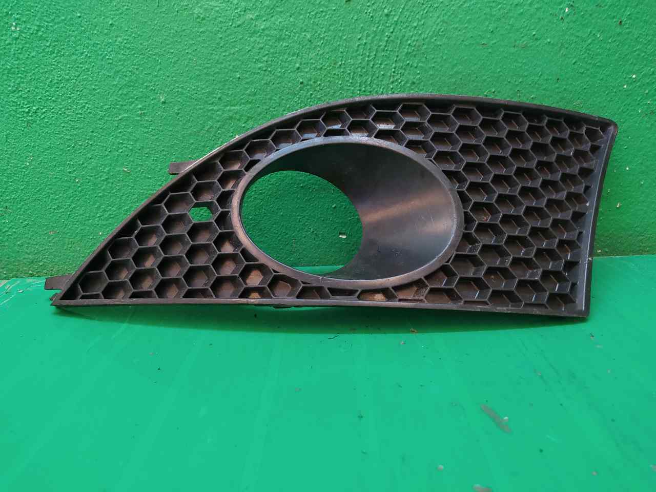 REJILLA PARAGOLPES IZQUIERDA