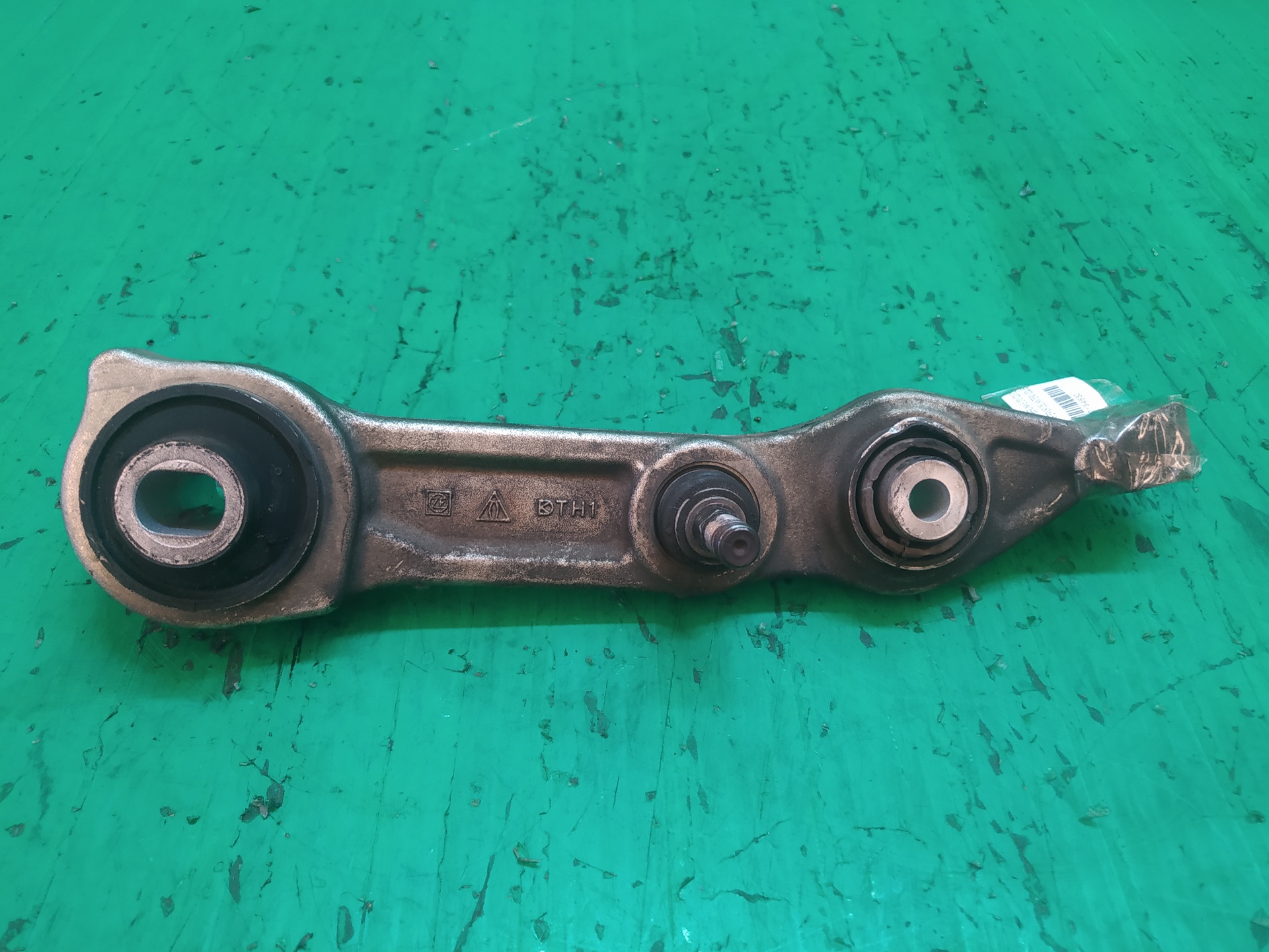 BRAZO SUSPENSION INFERIOR DELANTERO IZQUIERDO