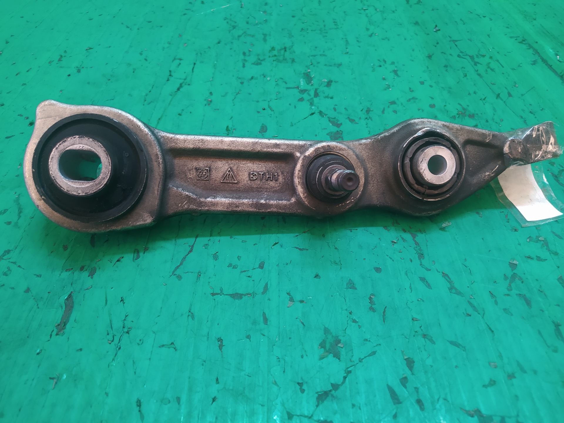 BRAZO SUSPENSION INFERIOR DELANTERO IZQUIERDO