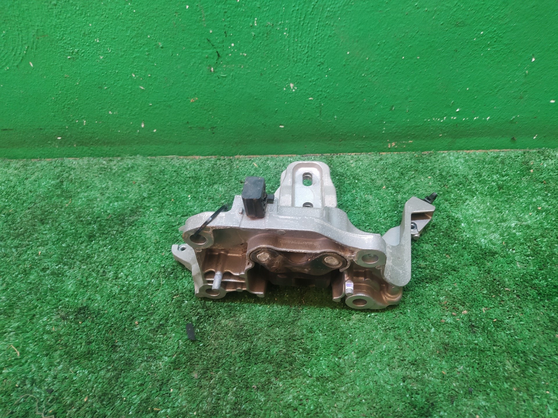 SOPORTE MOTOR IZQUIERDO
