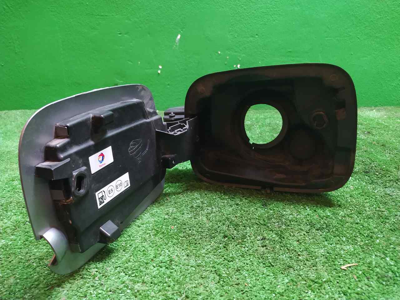 TAPA EXTERIOR COMBUSTIBLE