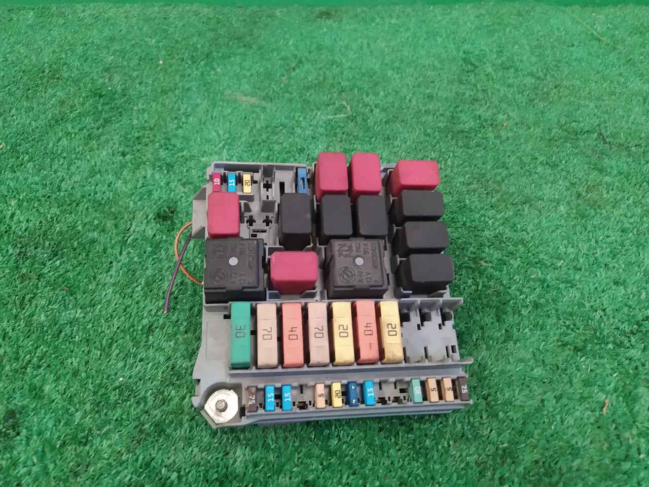 CAJA RELES / FUSIBLES