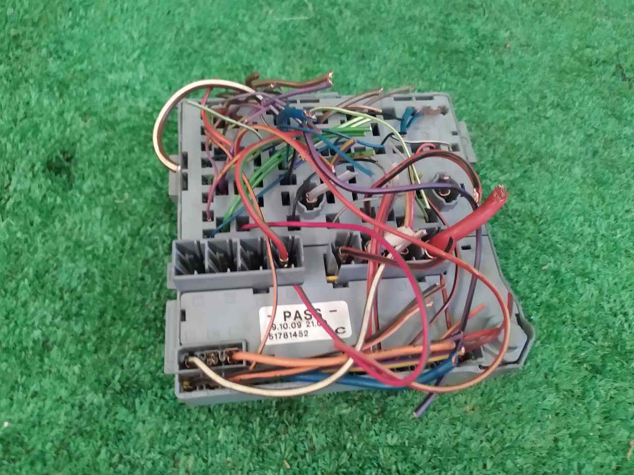 CAJA RELES / FUSIBLES
