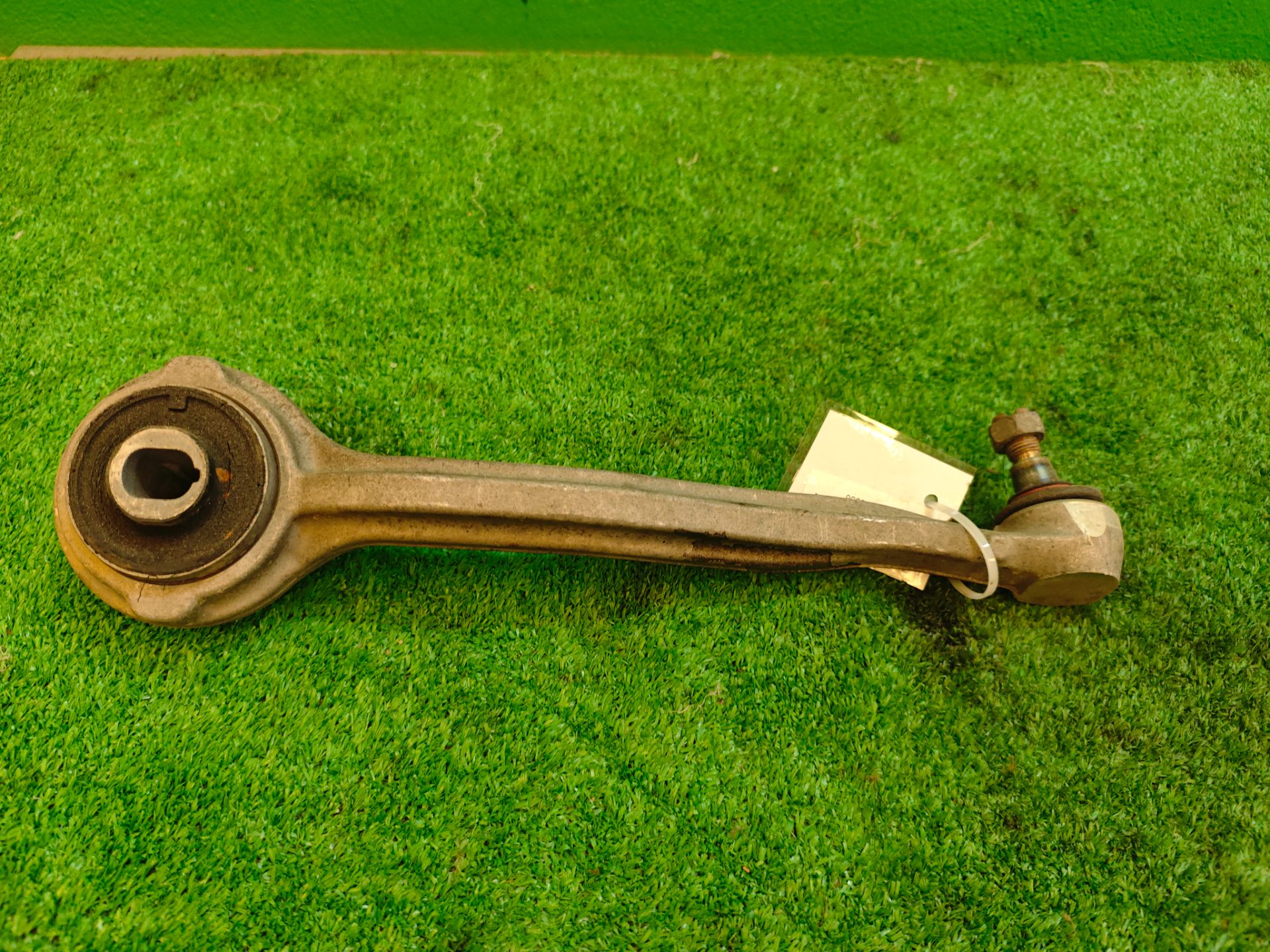 BRAZO SUSPENSION SUPERIOR DELANTERO IZQUIERDO