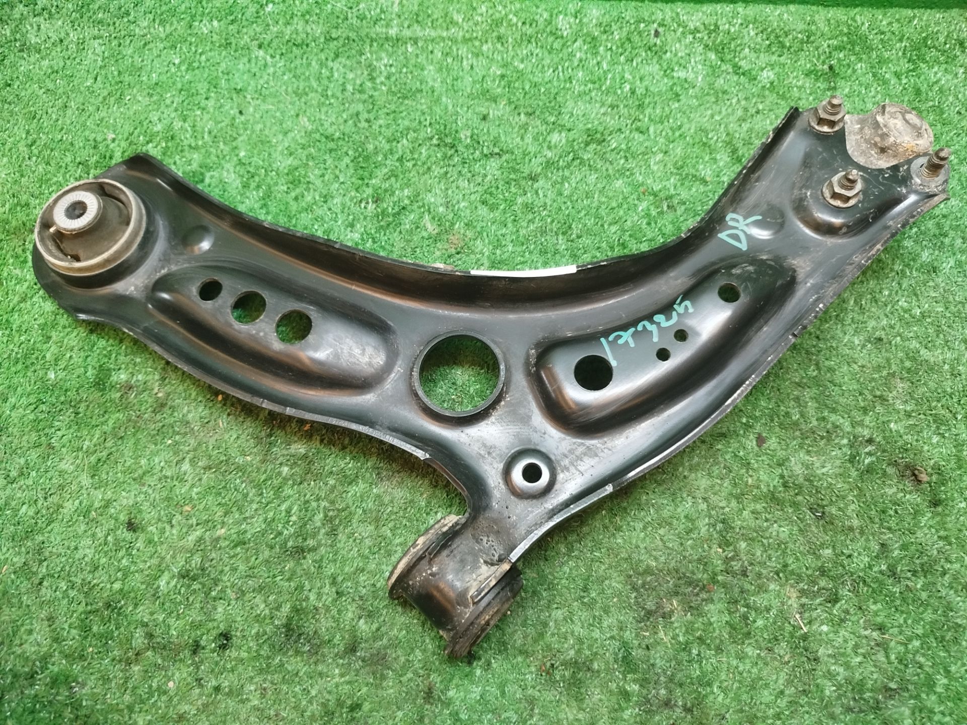 BRAZO SUSPENSION DELANTERO IZQUIERDO