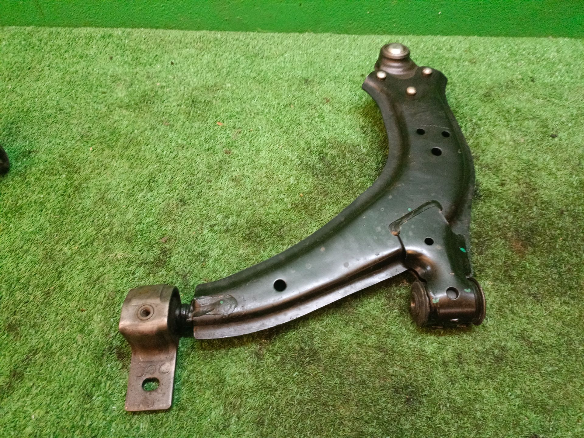 BRAZO SUSPENSION DELANTERO DERECHO