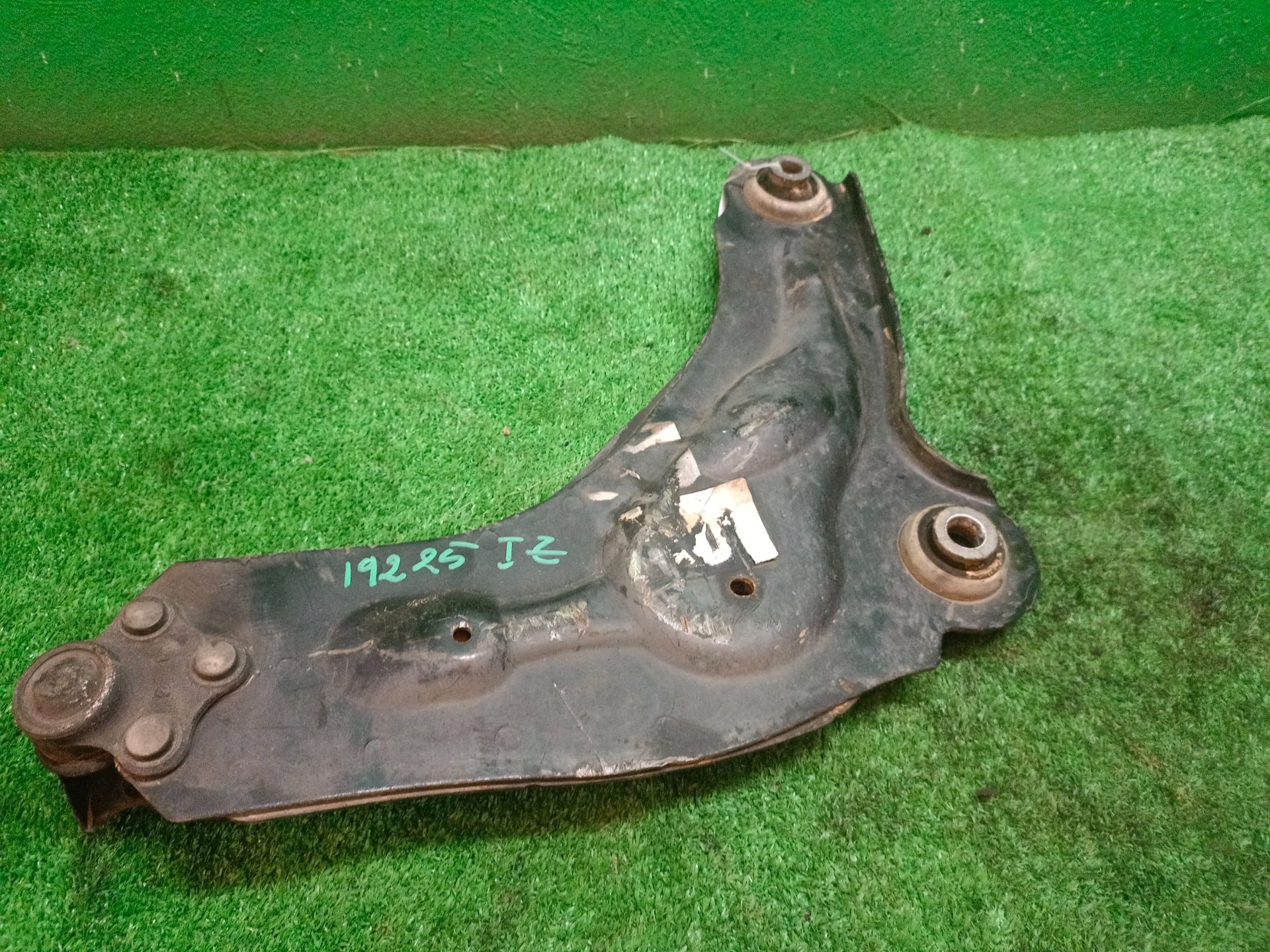 BRAZO SUSPENSION DELANTERO IZQUIERDO