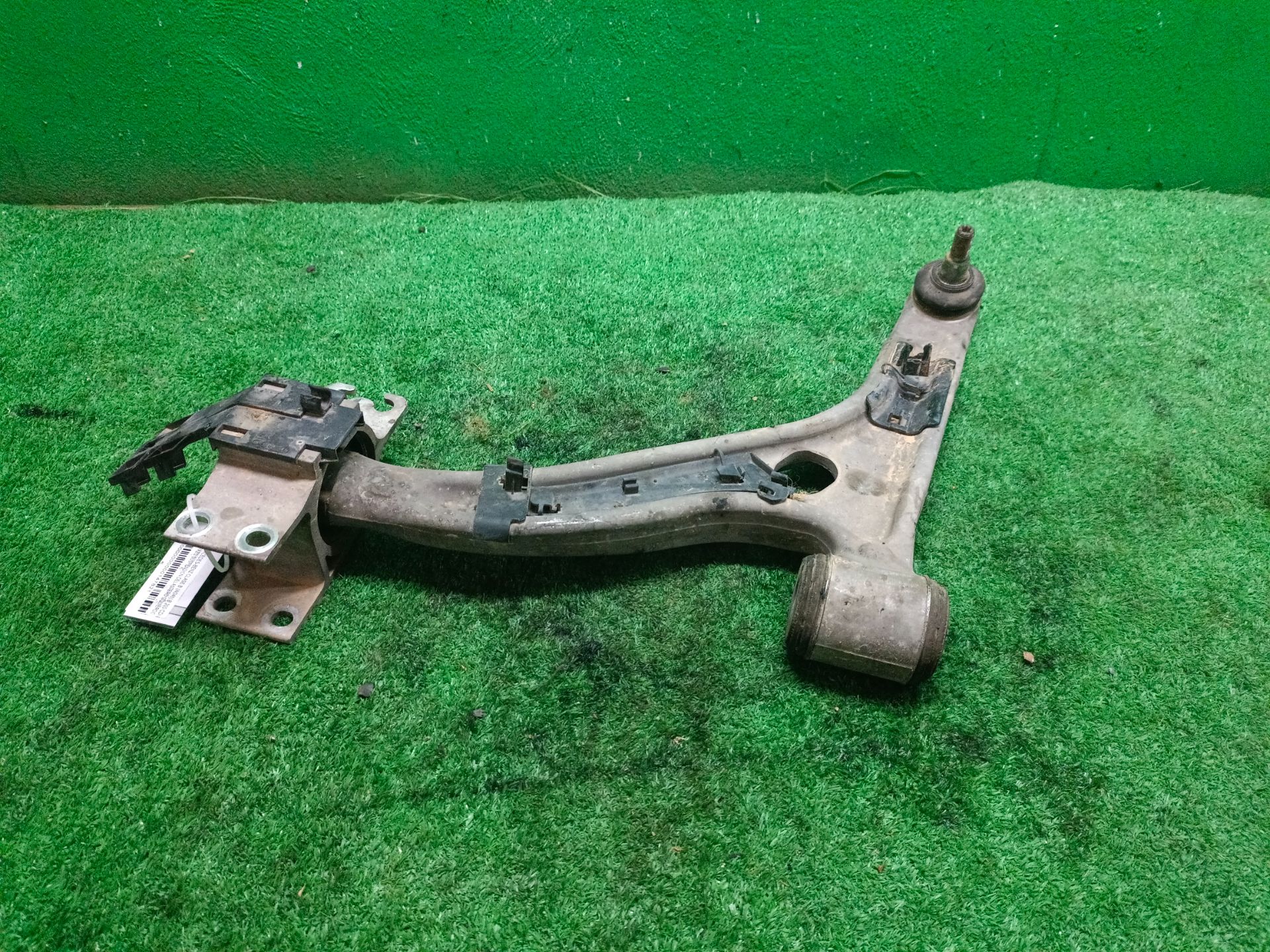 BRAZO SUSPENSION DELANTERO IZQUIERDO