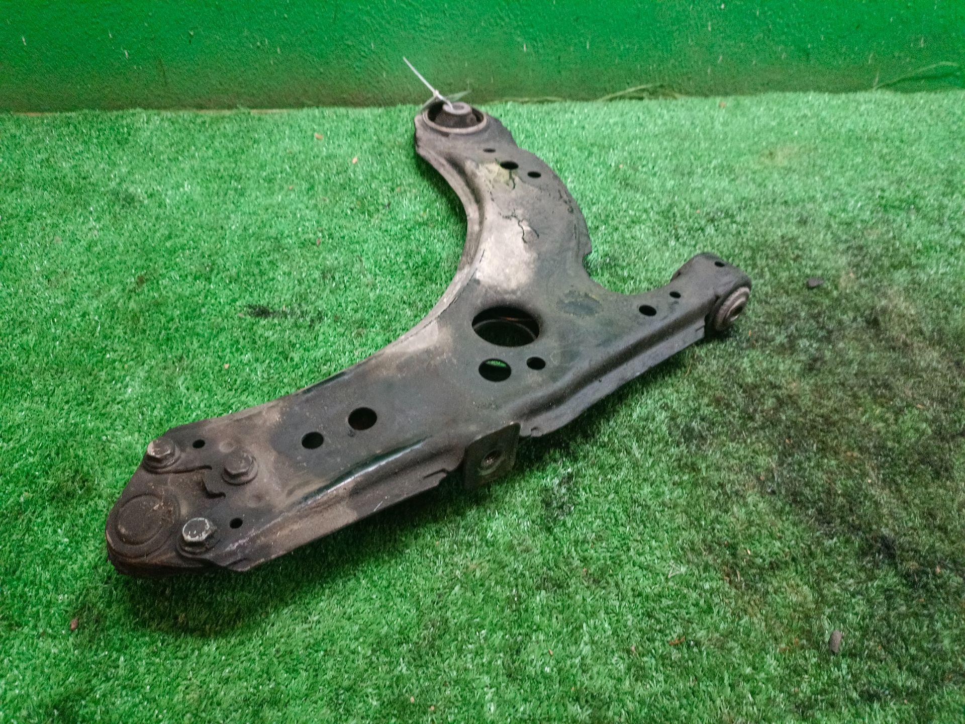 BRAZO SUSPENSION DELANTERO IZQUIERDO