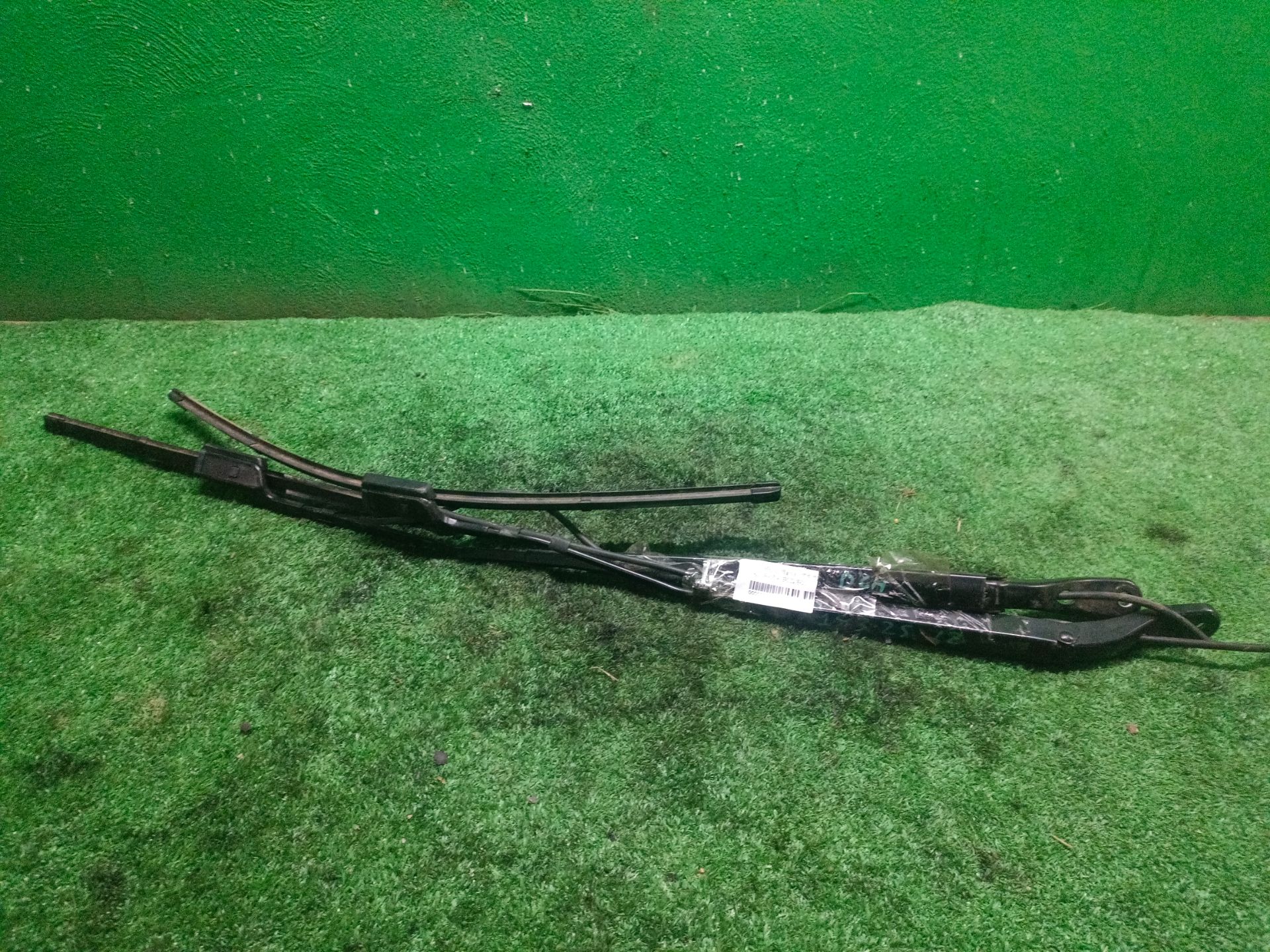 BRAZO LIMPIA DELANTERO IZQUIERDO