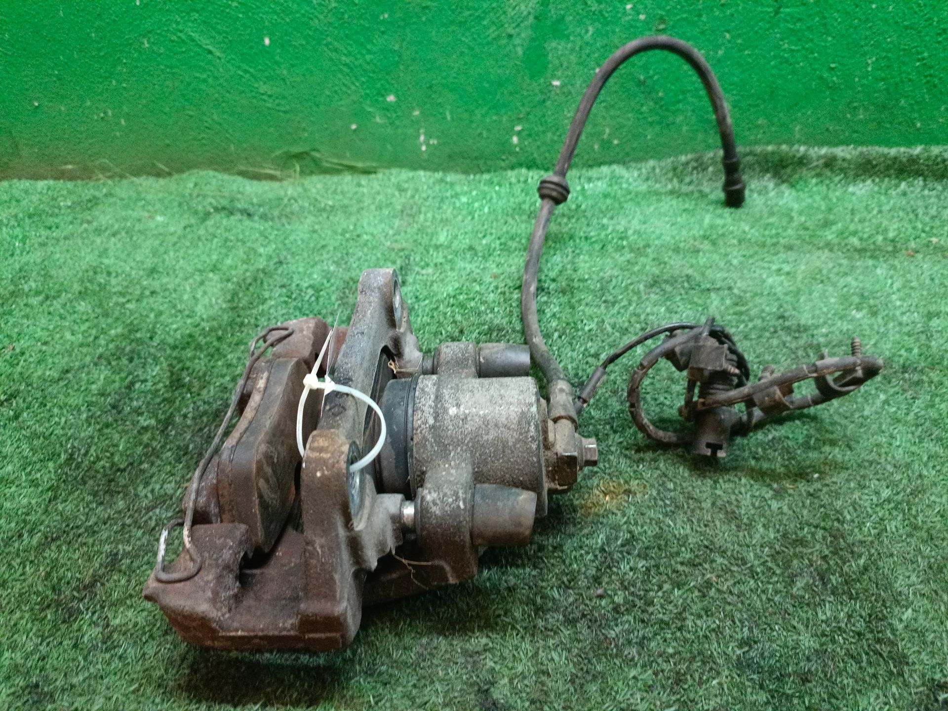 PINZA DE FRENO DELANTERA IZQUIERDA