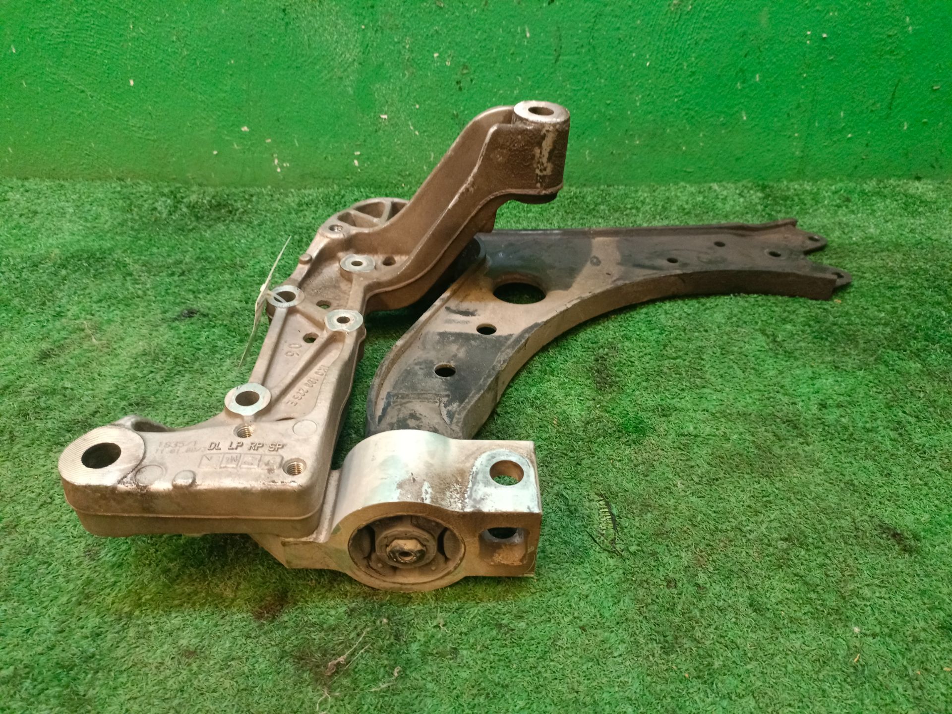 BRAZO SUSPENSION DELANTERO DERECHO