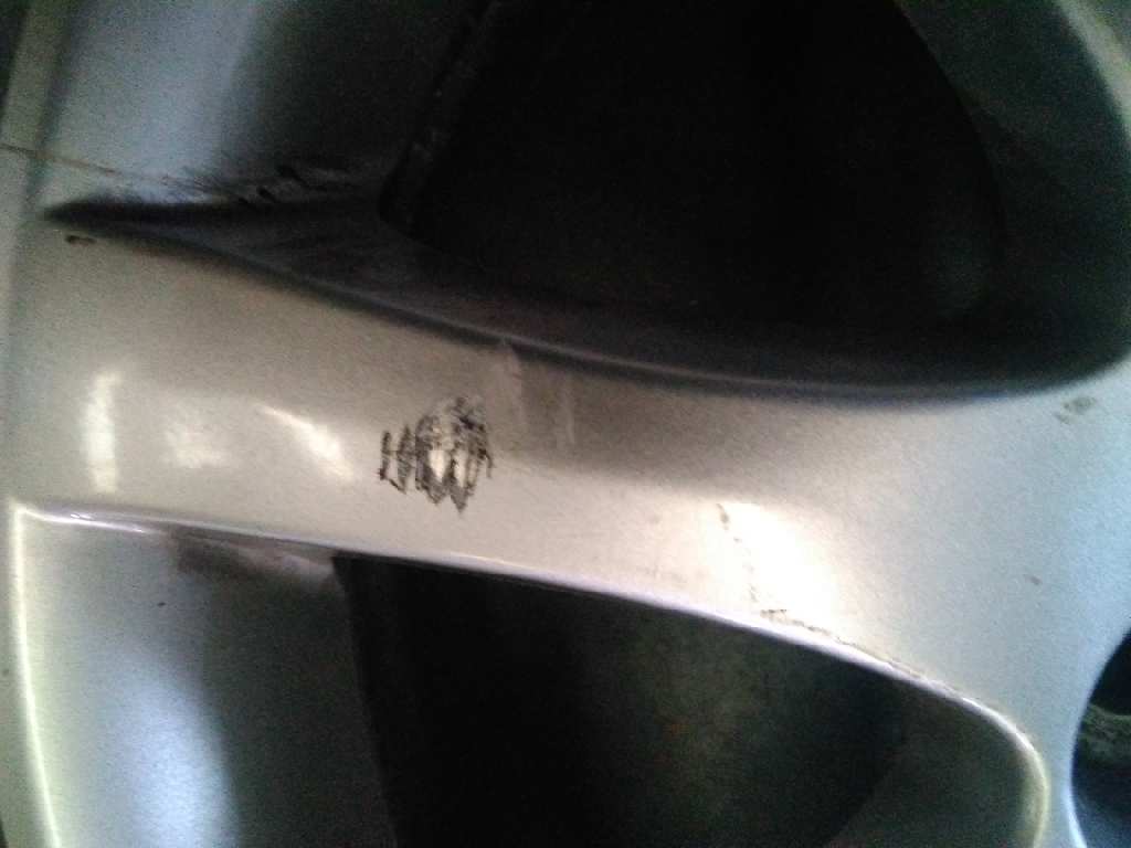 R17 LLANTA KIA OPIRUS 2007 2412 devimagesvext/08283e45-1ba6-4c70-9a92-5b0ff35685bb/migcrv/imagenes/000/000/181/000000181184.jpeg