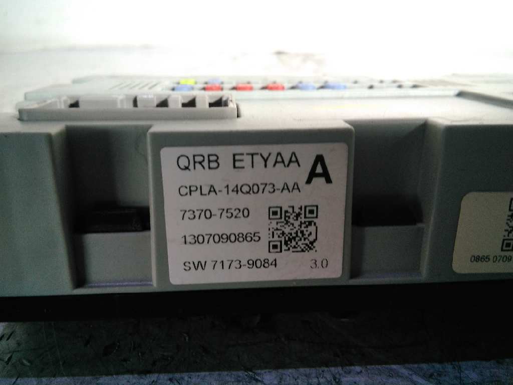 CPLA14Q073AA CAJA RELES FUSIBLES LAND ROVER RANGE ROVER SPORT 2014 4453 devimagesvext/08283e45-1ba6-4c70-9a92-5b0ff35685bb/migcrv/imagenes/000/000/209/000000209982.jpeg