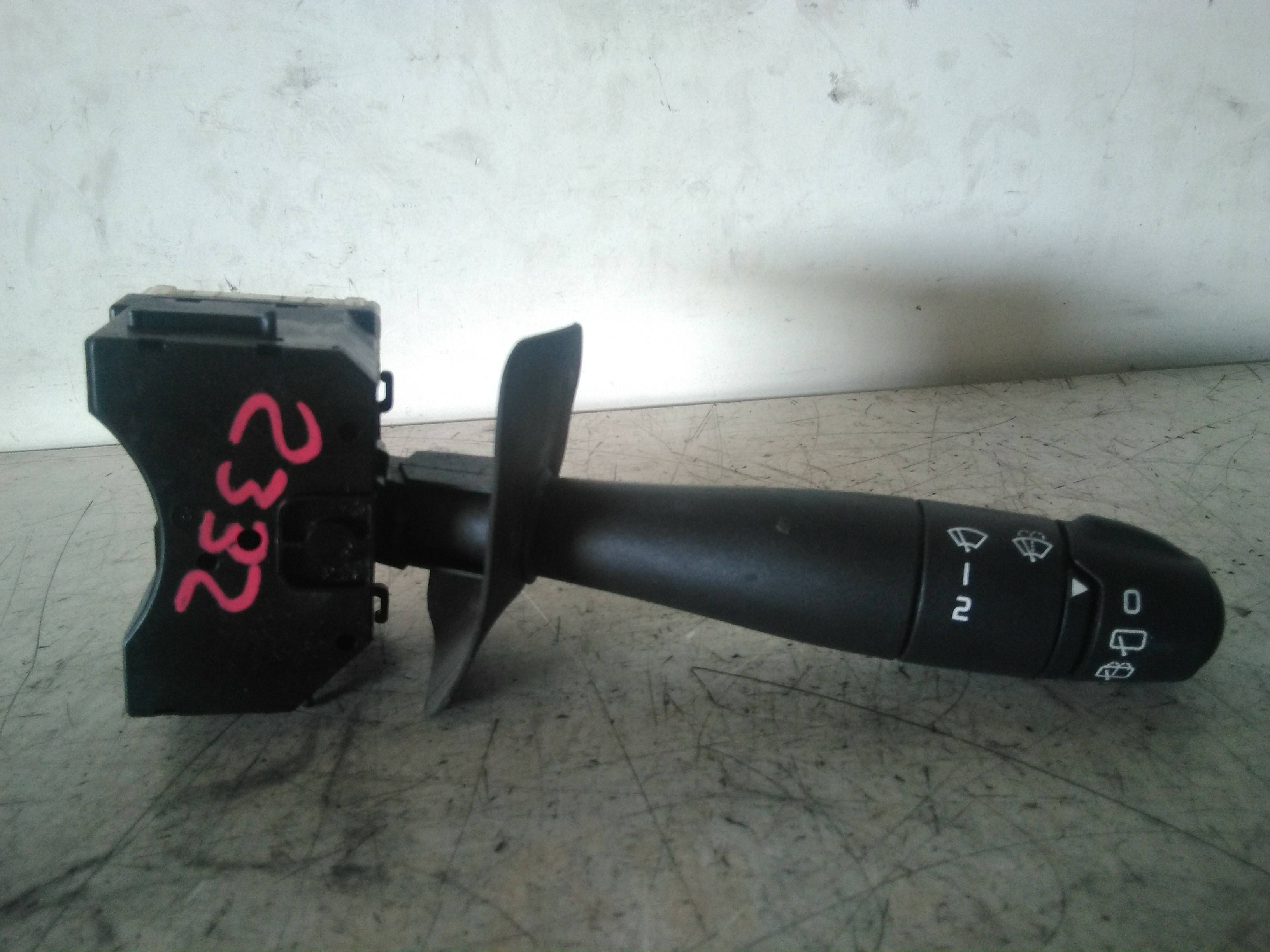 SIN DEFINIR MANDO INTERMITENTES RENAULT CLIO II FASE II 2005 23050 devimagesvext/08283e45-1ba6-4c70-9a92-5b0ff35685bb/migcrv/imagenes/000/000/249/000000249332.jpeg