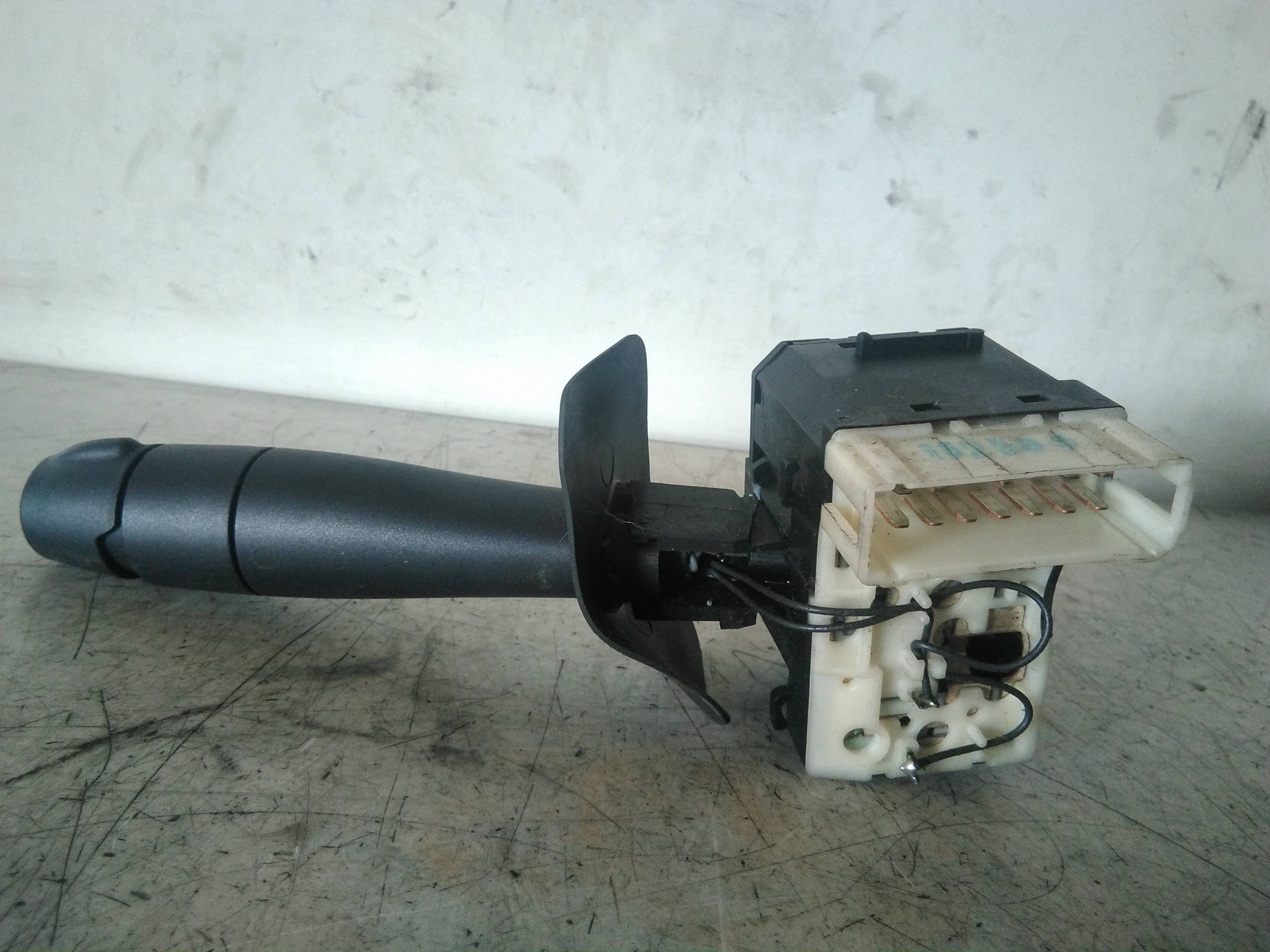 SIN DEFINIR MANDO INTERMITENTES RENAULT CLIO II FASE II 2005 23050 devimagesvext/08283e45-1ba6-4c70-9a92-5b0ff35685bb/migcrv/imagenes/000/000/249/000000249334.jpeg