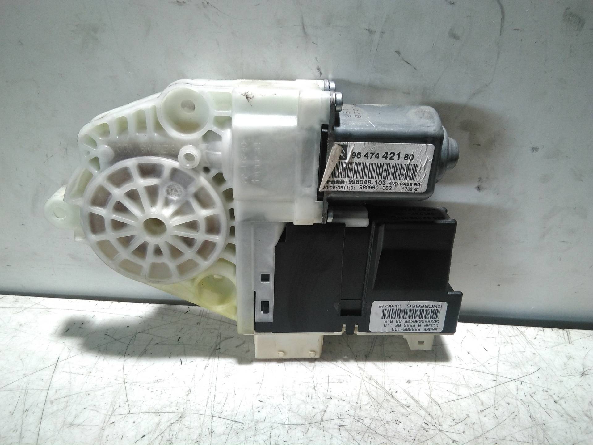 9647442180 MOTOR ELEVALUNAS DELANTERO DERECHO CITROEN C4 BERLINA 2005 17873 devimagesvext/08283e45-1ba6-4c70-9a92-5b0ff35685bb/migcrv/imagenes/000/000/250/000000250006.jpeg