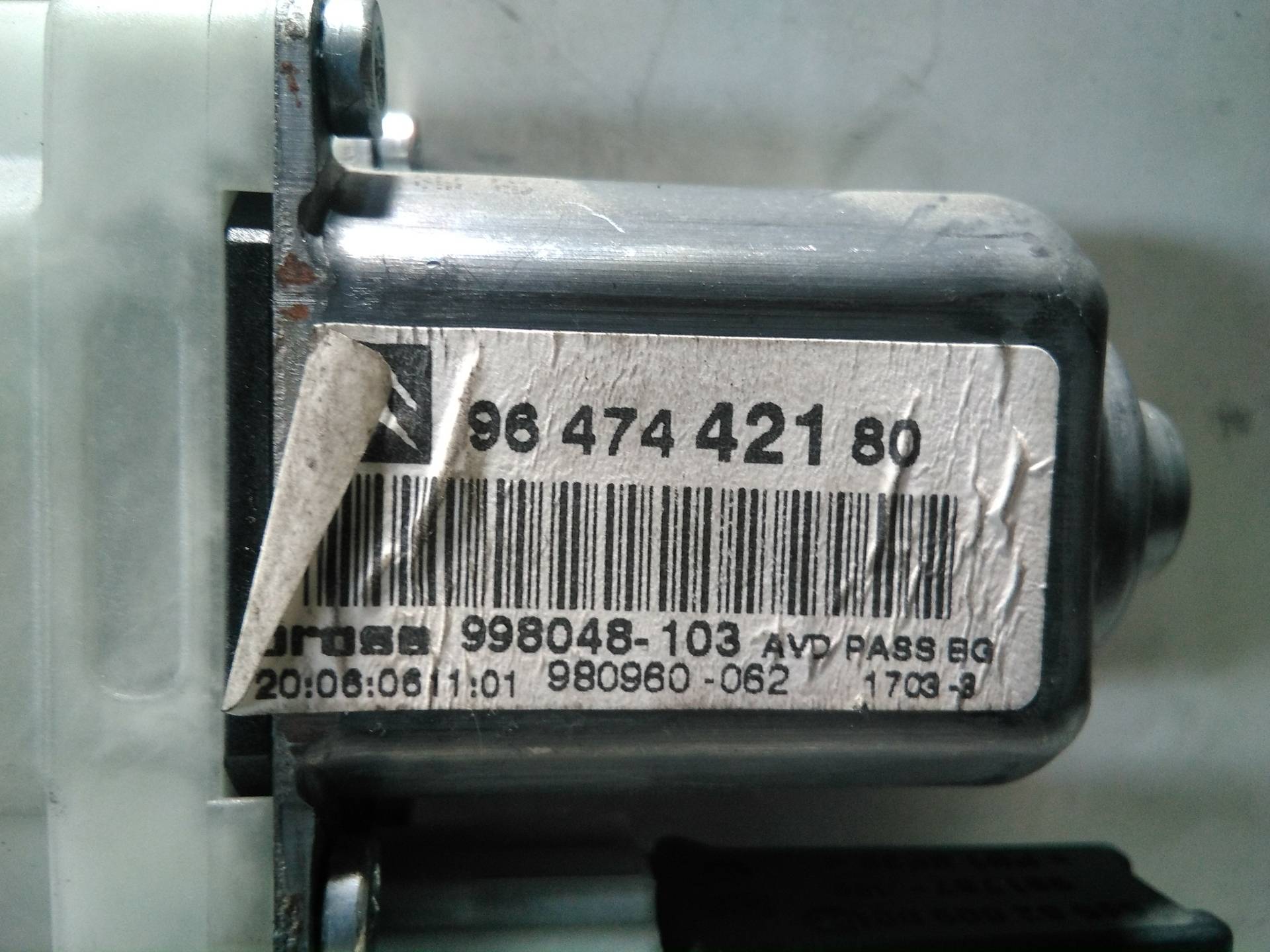 9647442180 MOTOR ELEVALUNAS DELANTERO DERECHO CITROEN C4 BERLINA 2005 17873 devimagesvext/08283e45-1ba6-4c70-9a92-5b0ff35685bb/migcrv/imagenes/000/000/250/000000250008.jpeg