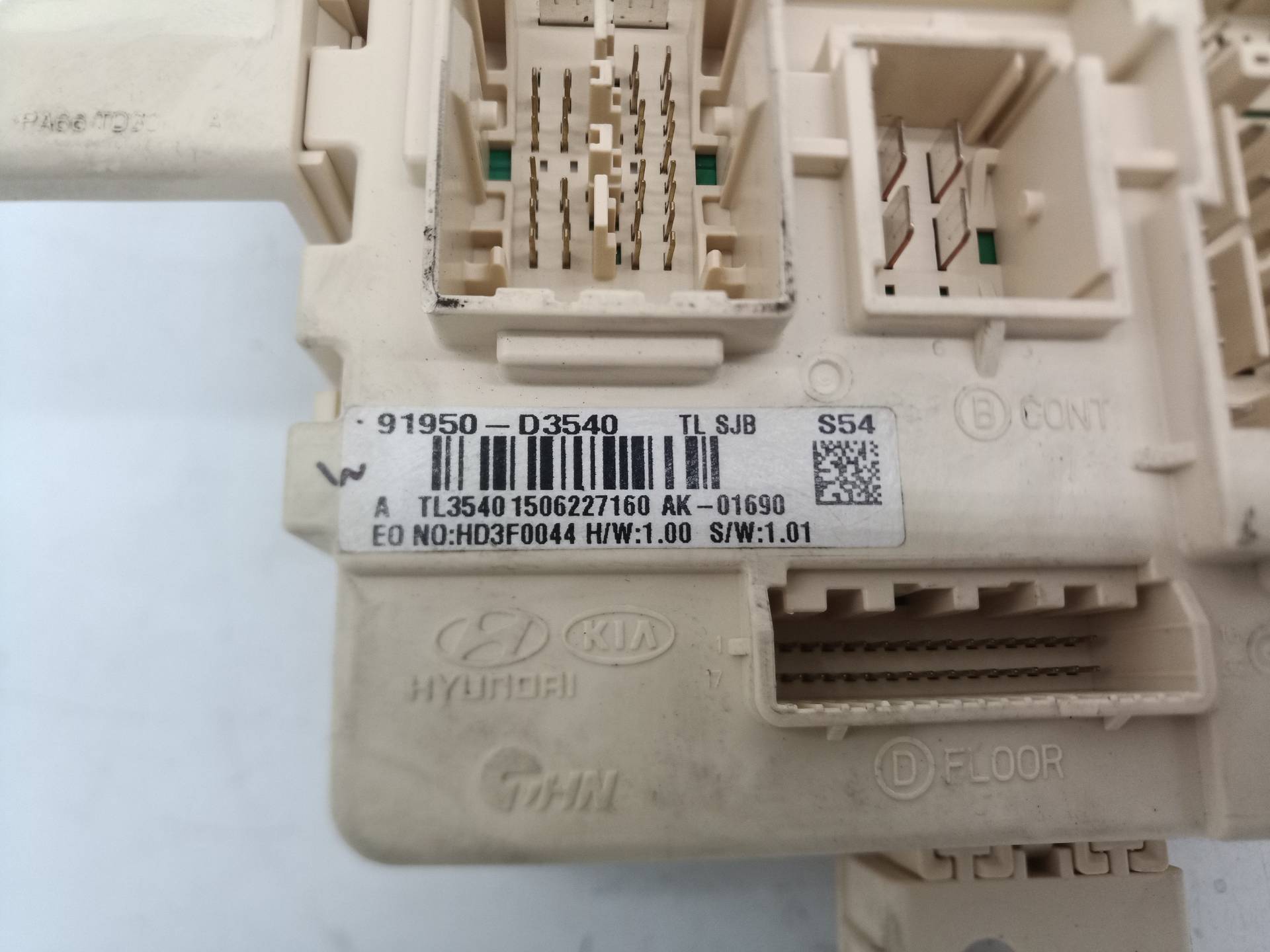 91950D3540 CAJA RELES FUSIBLES HYUNDAI TUCSON 2015 18393 devimagesvext/08283e45-1ba6-4c70-9a92-5b0ff35685bb/migcrv/imagenes/000/000/354/000000354402.jpeg