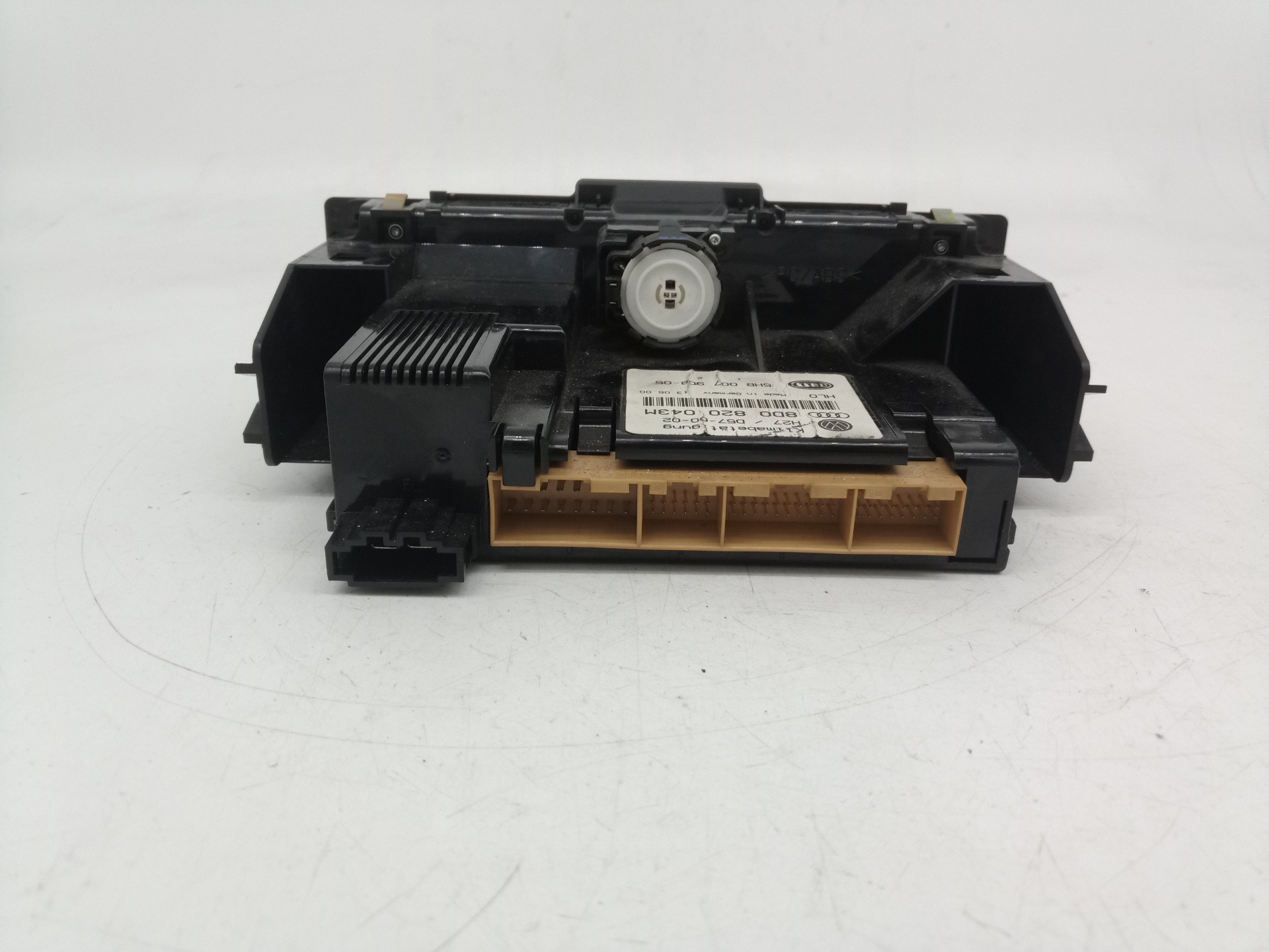 8D0820043M MANDO CLIMATIZADOR AUDI A4 BERLINA 2003 24707 devimagesvext/08283e45-1ba6-4c70-9a92-5b0ff35685bb/migcrv/imagenes/000/000/379/000000379674.jpeg