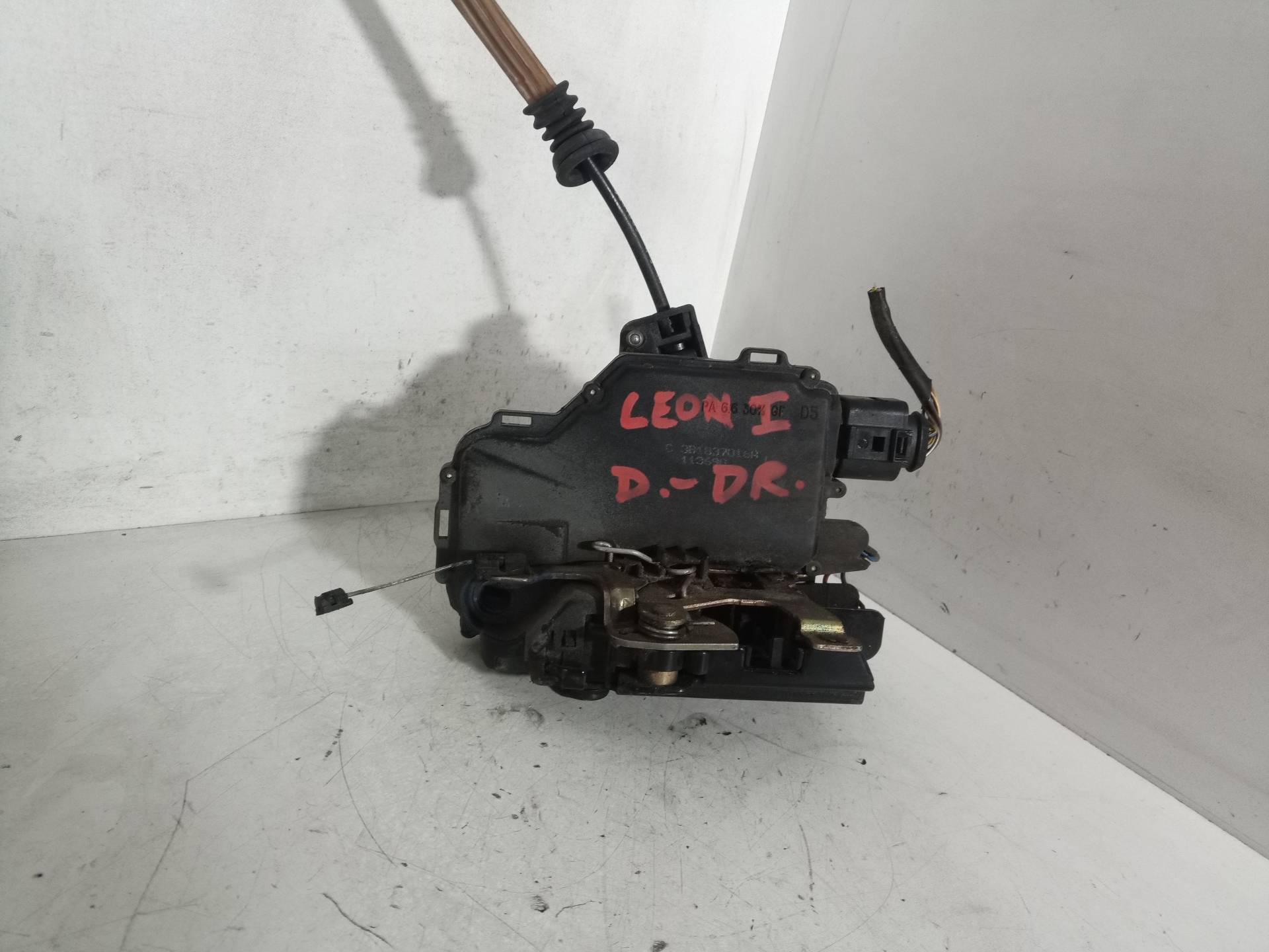 8 PINES CERRADURA PUERTA DELANTERA DERECHA SEAT LEON 1999 29623 devimagesvext/08283e45-1ba6-4c70-9a92-5b0ff35685bb/migcrv/imagenes/000/000/402/000000402572.jpeg