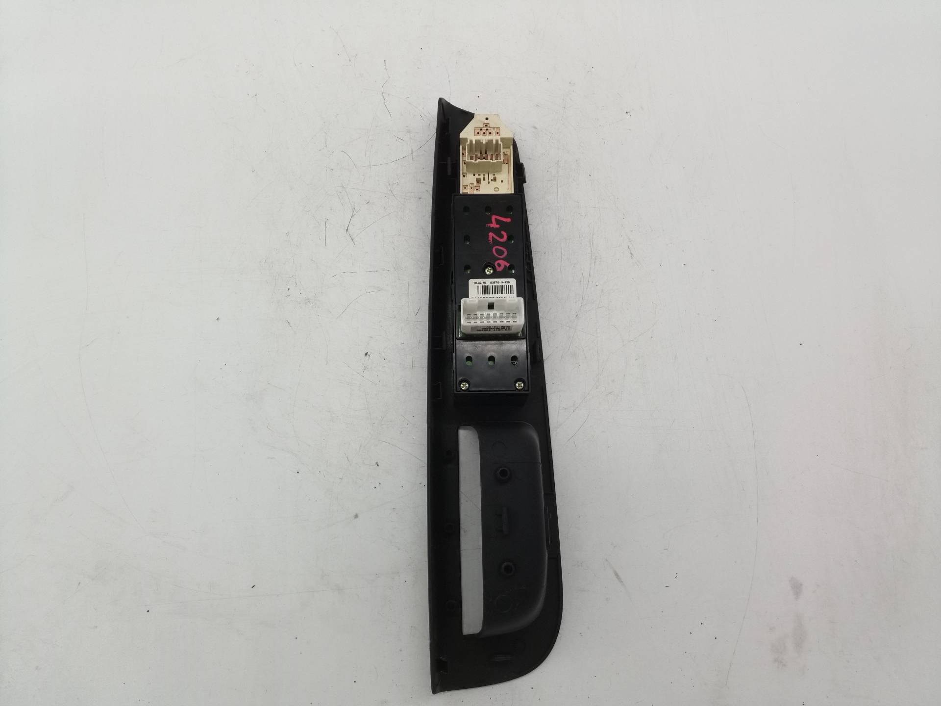 935701H120 MANDO ELEVALUNAS DELANTERO IZQUIERDO KIA CEED 2010 23321 devimagesvext/08283e45-1ba6-4c70-9a92-5b0ff35685bb/migcrv/imagenes/000/000/440/000000440396.jpeg