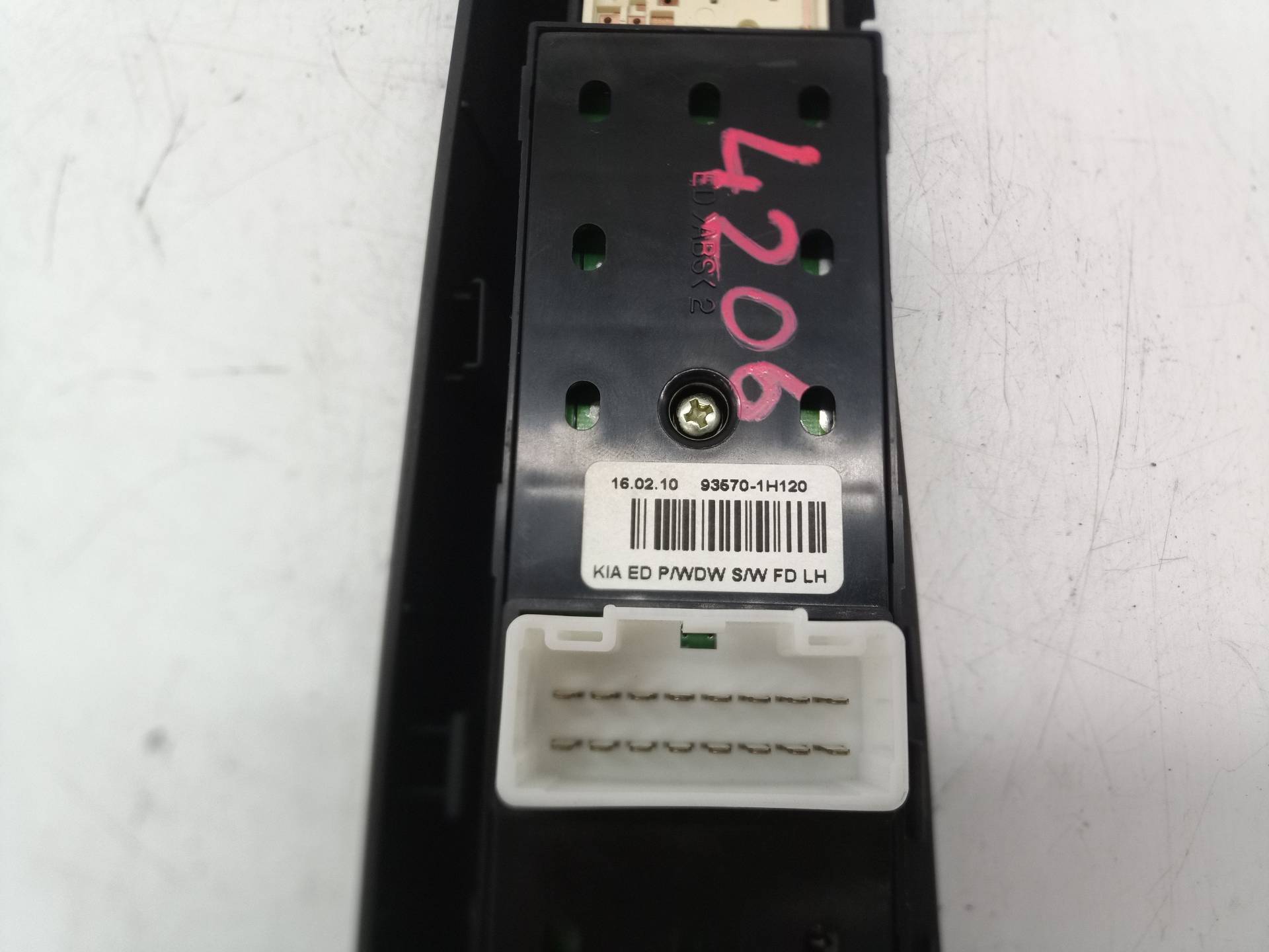 935701H120 MANDO ELEVALUNAS DELANTERO IZQUIERDO KIA CEED 2010 23321 devimagesvext/08283e45-1ba6-4c70-9a92-5b0ff35685bb/migcrv/imagenes/000/000/440/000000440398.jpeg