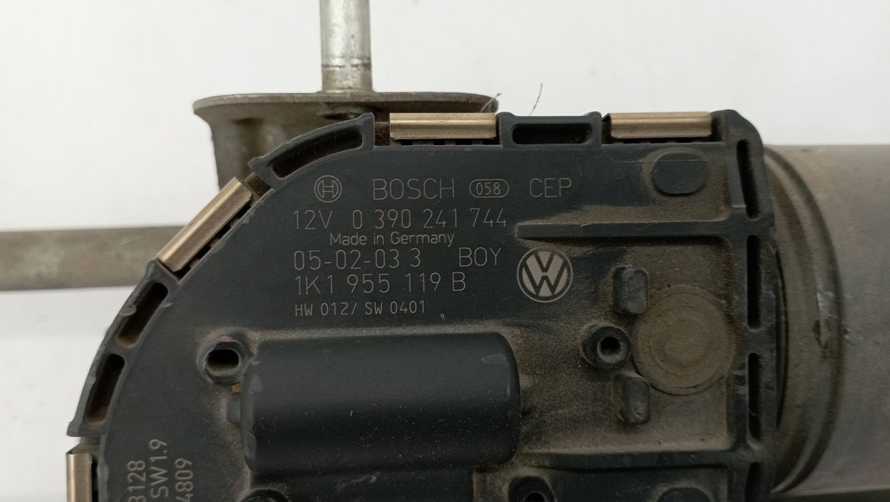 0390241744 MOTOR LIMPIA DELANTERO VOLKSWAGEN GOLF V 2005 17754 devimagesvext/08283e45-1ba6-4c70-9a92-5b0ff35685bb/migcrv/imagenes/000/000/461/000000461122.jpeg