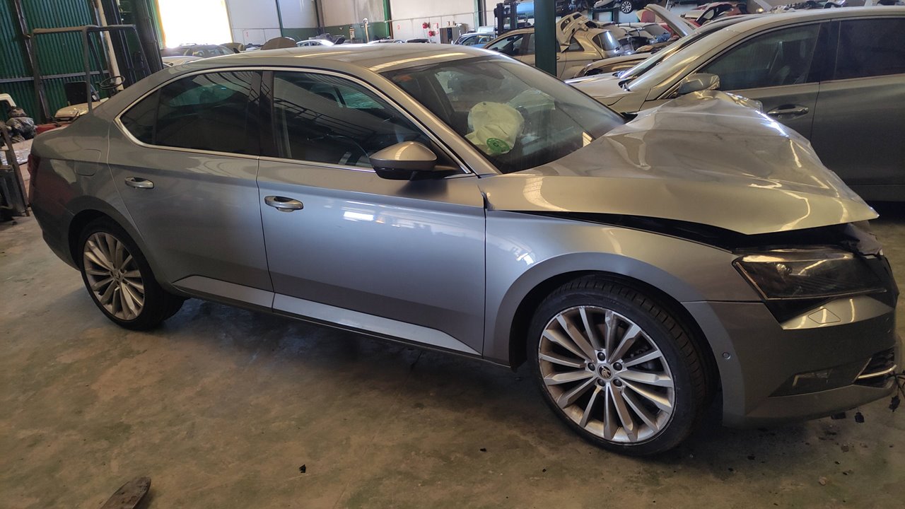 SIN DEFINIR FARO ANTINIEBLA DERECHO SKODA SUPERB 2015 31110 devimagesvext/08283e45-1ba6-4c70-9a92-5b0ff35685bb/migcrv/imagenes/000/000/475/000000475036.jpeg