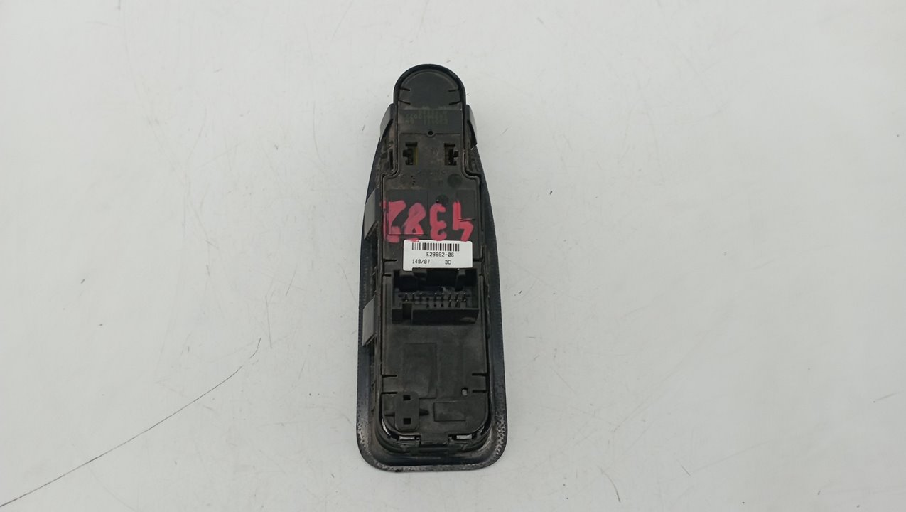 E2986206 MANDO ELEVALUNAS DELANTERO IZQUIERDO CITROEN JUMPY 2008 23177 devimagesvext/08283e45-1ba6-4c70-9a92-5b0ff35685bb/migcrv/imagenes/000/000/482/000000482650.jpeg