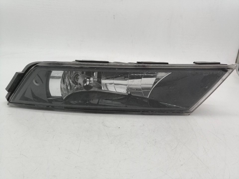 SIN DEFINIR FARO ANTINIEBLA DERECHO SKODA SUPERB 2015 31110 devimagesvext/08283e45-1ba6-4c70-9a92-5b0ff35685bb/migcrv/imagenes/000/000/488/000000488196.jpeg