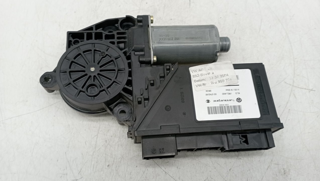 0130821764 MOTOR ELEVALUNAS TRASERO IZQUIERDO DACIA LODGY 2013 18224 devimagesvext/08283e45-1ba6-4c70-9a92-5b0ff35685bb/migcrv/imagenes/000/000/538/000000538320.jpeg