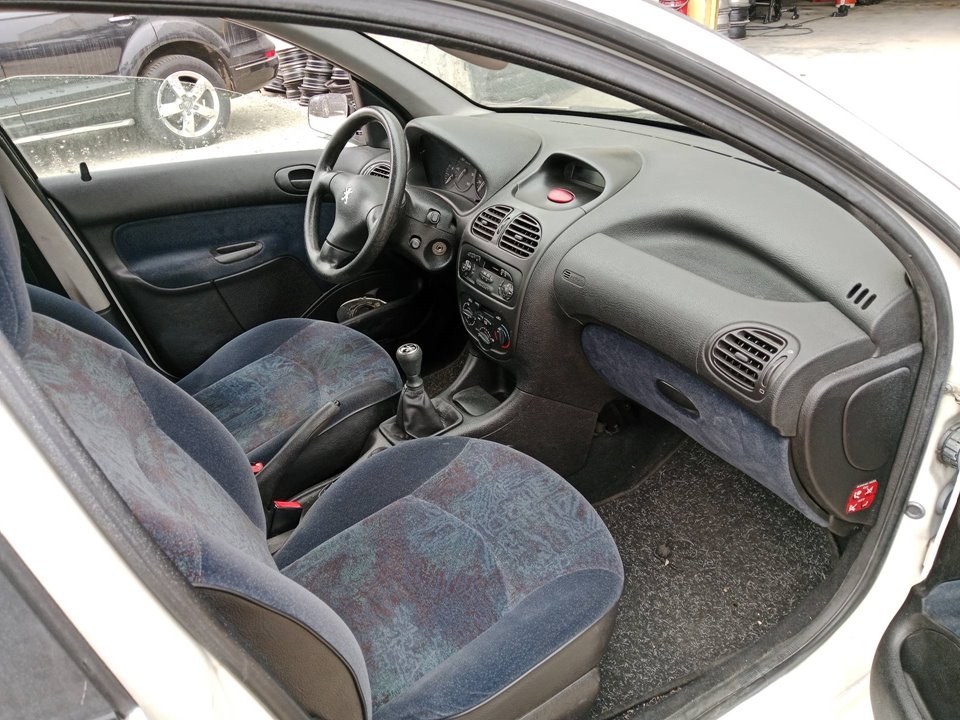 SIN DEFINIR PILOTO TRASERO DERECHO PEUGEOT 206 2001 31629 devimagesvext/08283e45-1ba6-4c70-9a92-5b0ff35685bb/migcrv/imagenes/000/000/552/000000552834.jpeg