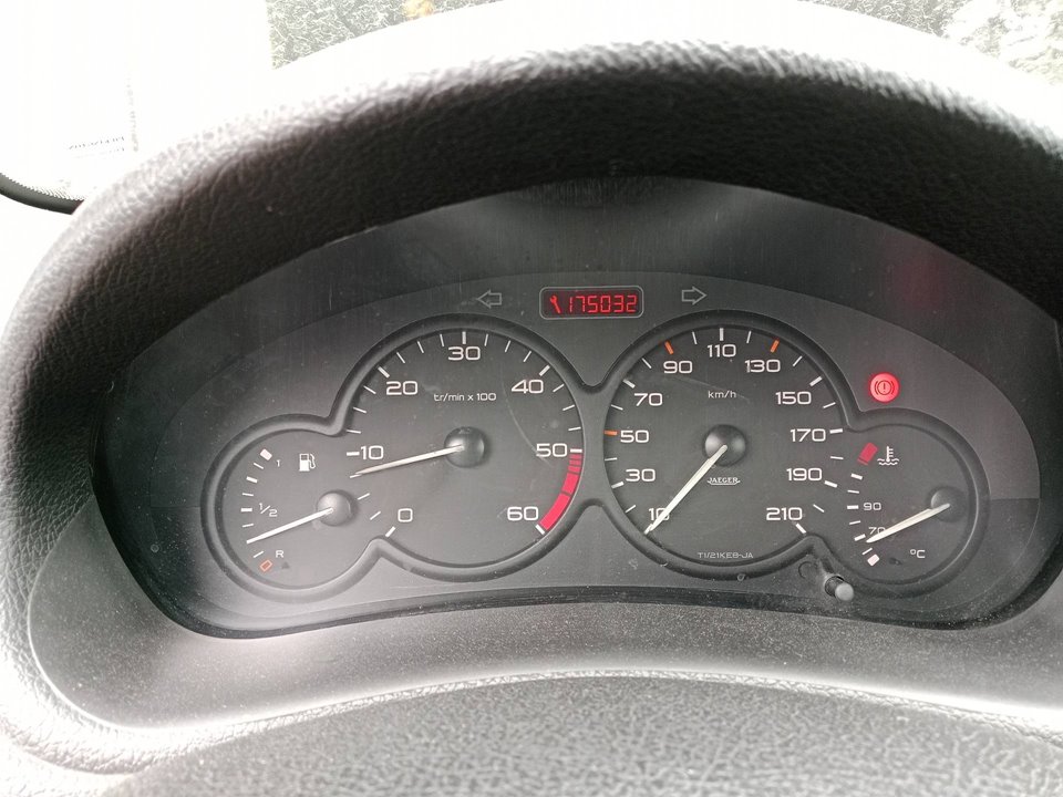 SIN DEFINIR PILOTO TRASERO DERECHO PEUGEOT 206 2001 31629 devimagesvext/08283e45-1ba6-4c70-9a92-5b0ff35685bb/migcrv/imagenes/000/000/552/000000552838.jpeg