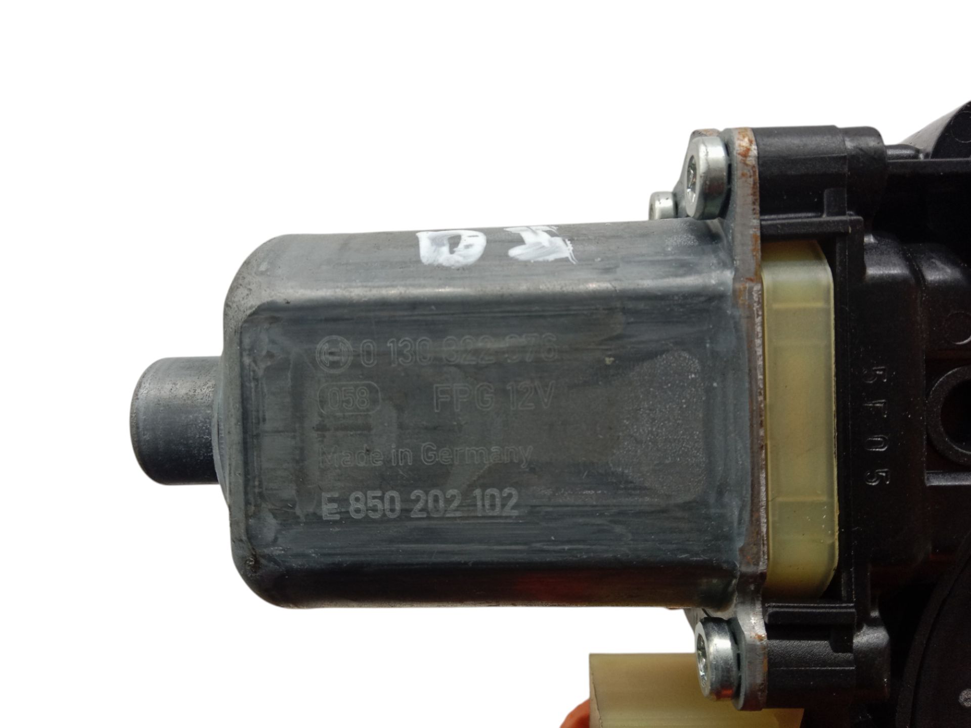 130822076 MOTOR ELEVALUNAS DELANTERO DERECHO VOLKSWAGEN GOLF VII BERLINA 2024 11648 devimagesvext/08283e45-1ba6-4c70-9a92-5b0ff35685bb/migcrv/imagenes/000/000/558/000000558791.jpeg