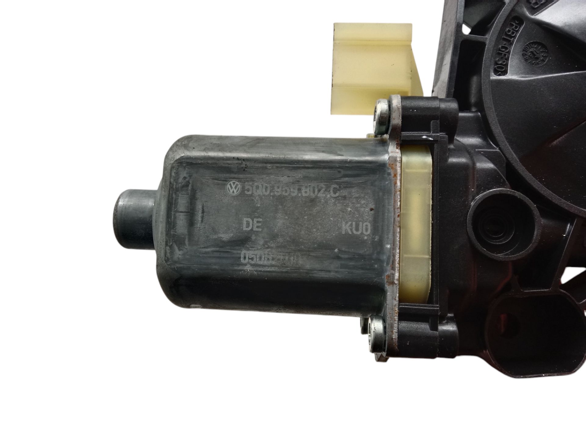 130822076 MOTOR ELEVALUNAS DELANTERO DERECHO VOLKSWAGEN GOLF VII BERLINA 2024 11648 devimagesvext/08283e45-1ba6-4c70-9a92-5b0ff35685bb/migcrv/imagenes/000/000/558/000000558793.jpeg