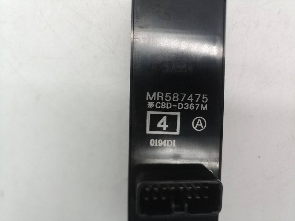 MR587475 MANDO ELEVALUNAS DELANTERO IZQUIERDO MITSUBISHI COLT CZ3 BERL. 5 2005 23306 devimagesvext/08283e45-1ba6-4c70-9a92-5b0ff35685bb/migcrv/imagenes/000/000/608/000000608071.jpeg