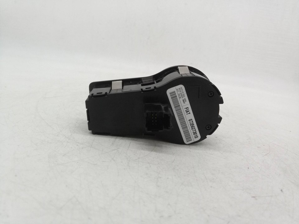 07356273010 MANDO LUCES FIAT 500 150 BERLINA 2015 22496 devimagesvext/08283e45-1ba6-4c70-9a92-5b0ff35685bb/migcrv/imagenes/000/000/612/000000612691.jpeg