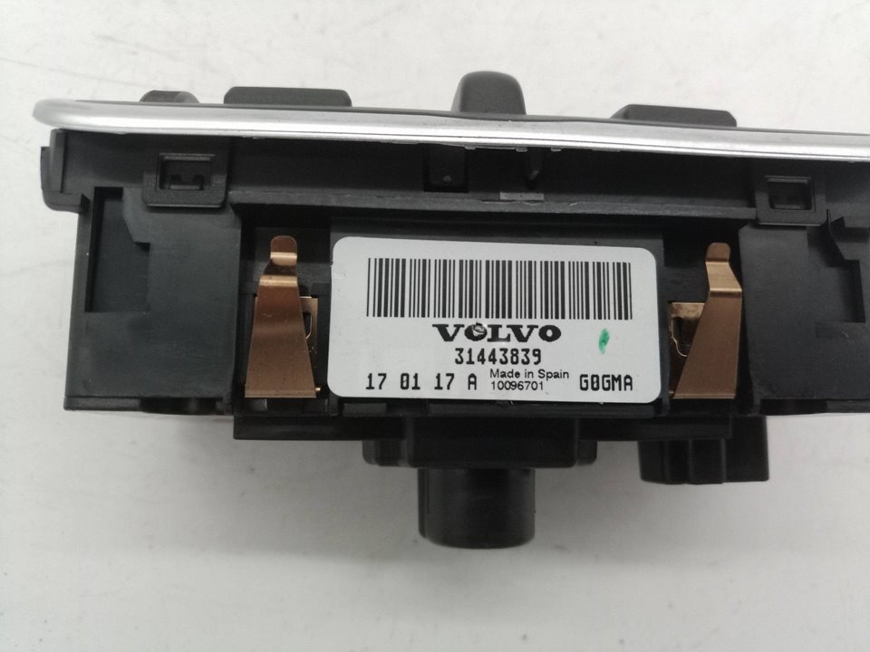 31443839 MANDO LUCES VOLVO XC60 2017 22565 devimagesvext/08283e45-1ba6-4c70-9a92-5b0ff35685bb/migcrv/imagenes/000/000/617/000000617481.jpeg