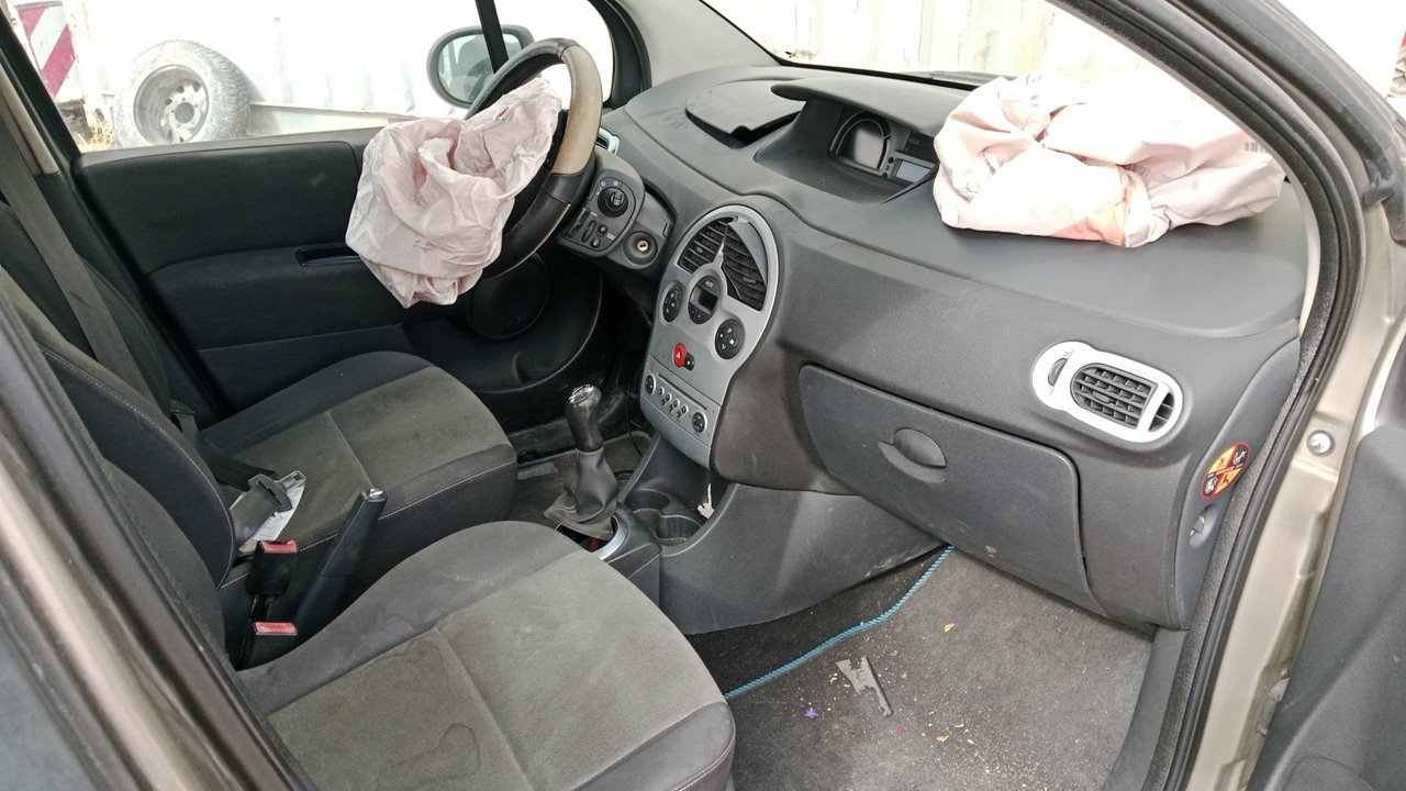 SIN DEFINIR PILOTO TRASERO DERECHO RENAULT GRAND MODUS 2010 9329 devimagesvext/08283e45-1ba6-4c70-9a92-5b0ff35685bb/migcrv/imagenes/000/000/632/000000632411.jpeg