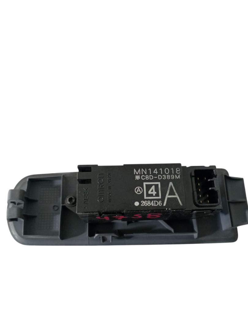 MN141018 MANDO ELEVALUNAS DELANTERO DERECHO MITSUBISHI COLT CZ3 BERL. 5 2005 13793 devimagesvext/08283e45-1ba6-4c70-9a92-5b0ff35685bb/migcrv/imagenes/000/000/639/000000639443.jpeg