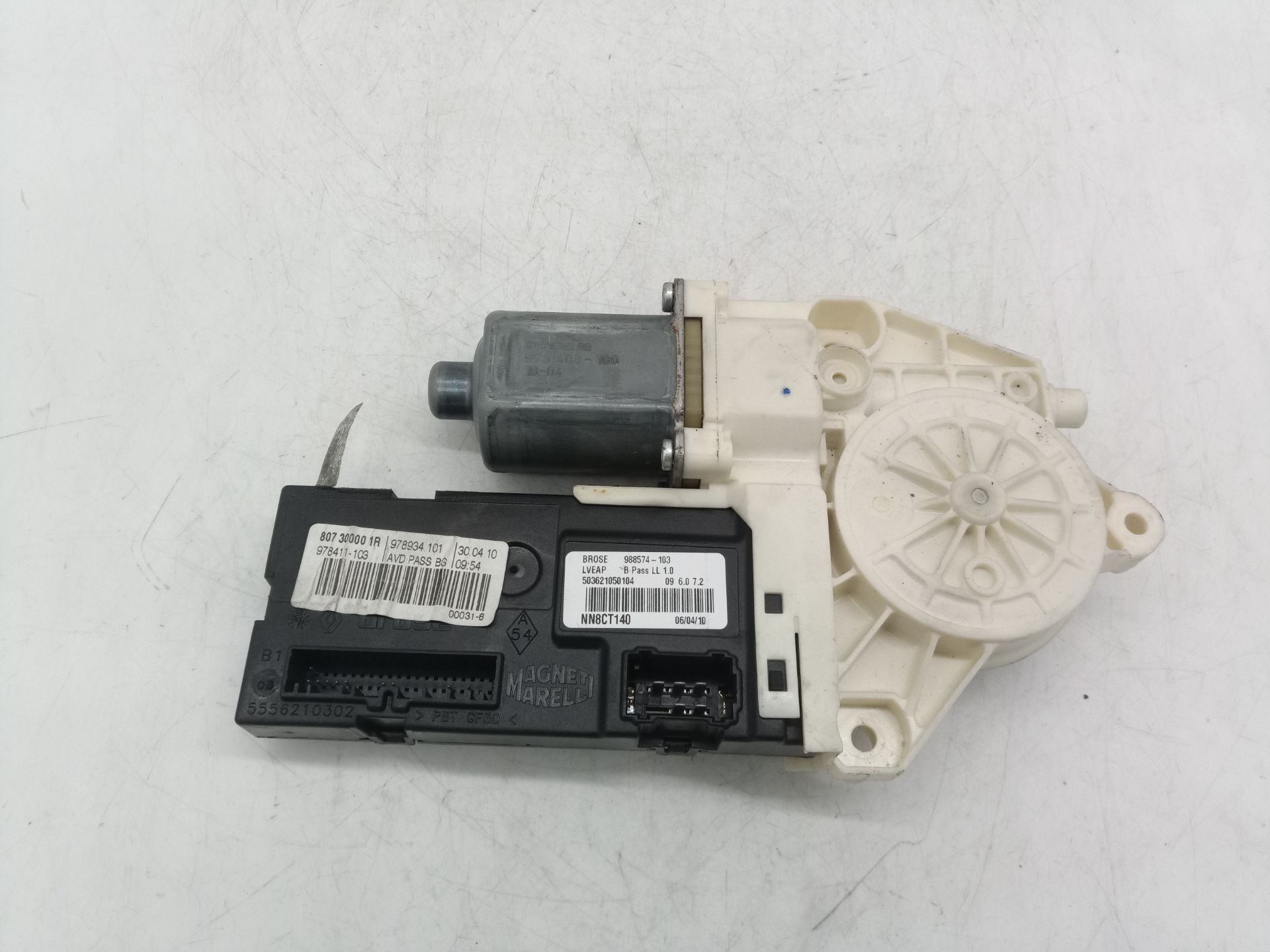 0130822331 MOTOR ELEVALUNAS DELANTERO DERECHO RENAULT LAGUNA 2010 11652 devimagesvext/08283e45-1ba6-4c70-9a92-5b0ff35685bb/migcrv/imagenes/000/000/652/000000652860.jpeg
