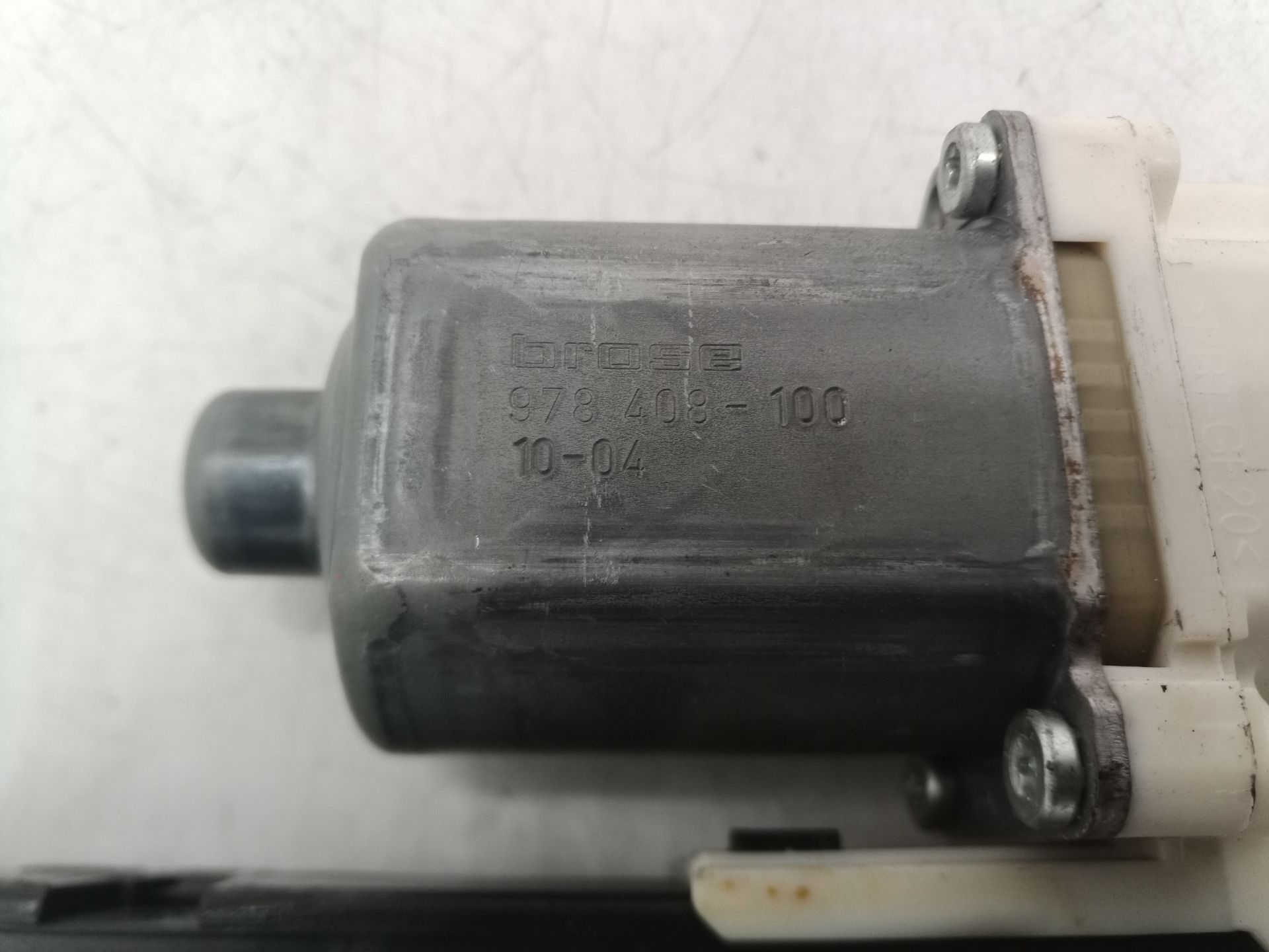 0130822331 MOTOR ELEVALUNAS DELANTERO DERECHO RENAULT LAGUNA 2010 11652 devimagesvext/08283e45-1ba6-4c70-9a92-5b0ff35685bb/migcrv/imagenes/000/000/652/000000652862.jpeg