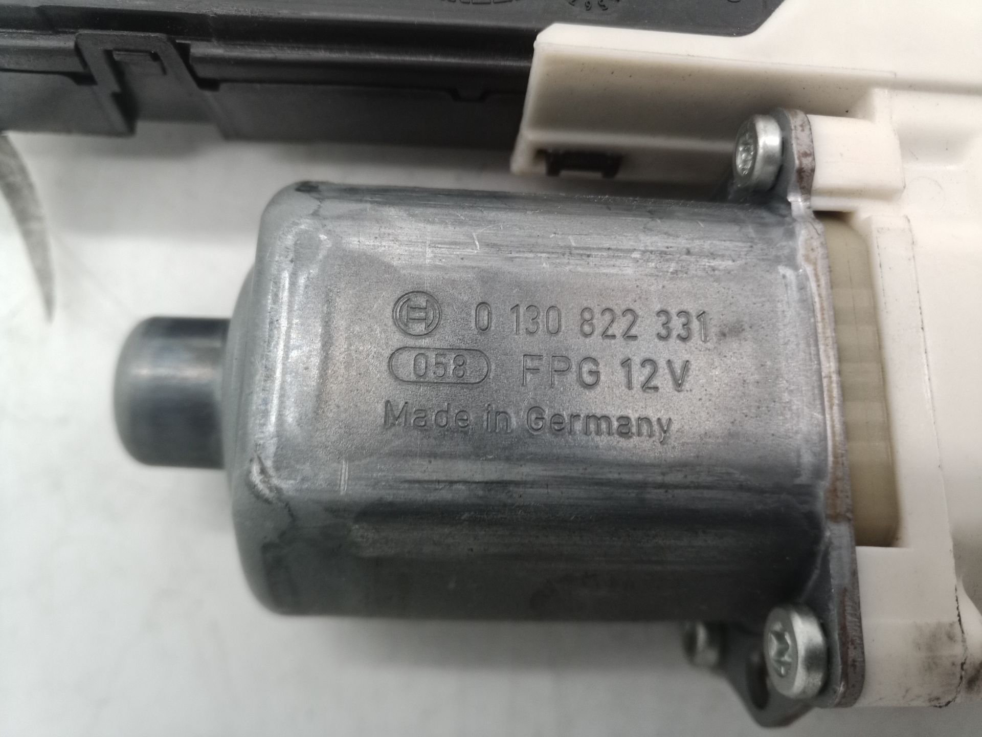 0130822331 MOTOR ELEVALUNAS DELANTERO DERECHO RENAULT LAGUNA 2010 11652 devimagesvext/08283e45-1ba6-4c70-9a92-5b0ff35685bb/migcrv/imagenes/000/000/652/000000652864.jpeg