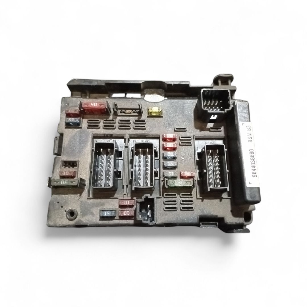 9644038680 CAJA RELES FUSIBLES CITROEN XSARA BERLINA 2002 10419 devimagesvext/08283e45-1ba6-4c70-9a92-5b0ff35685bb/migcrv/imagenes/000/000/658/000000658472.jpeg
