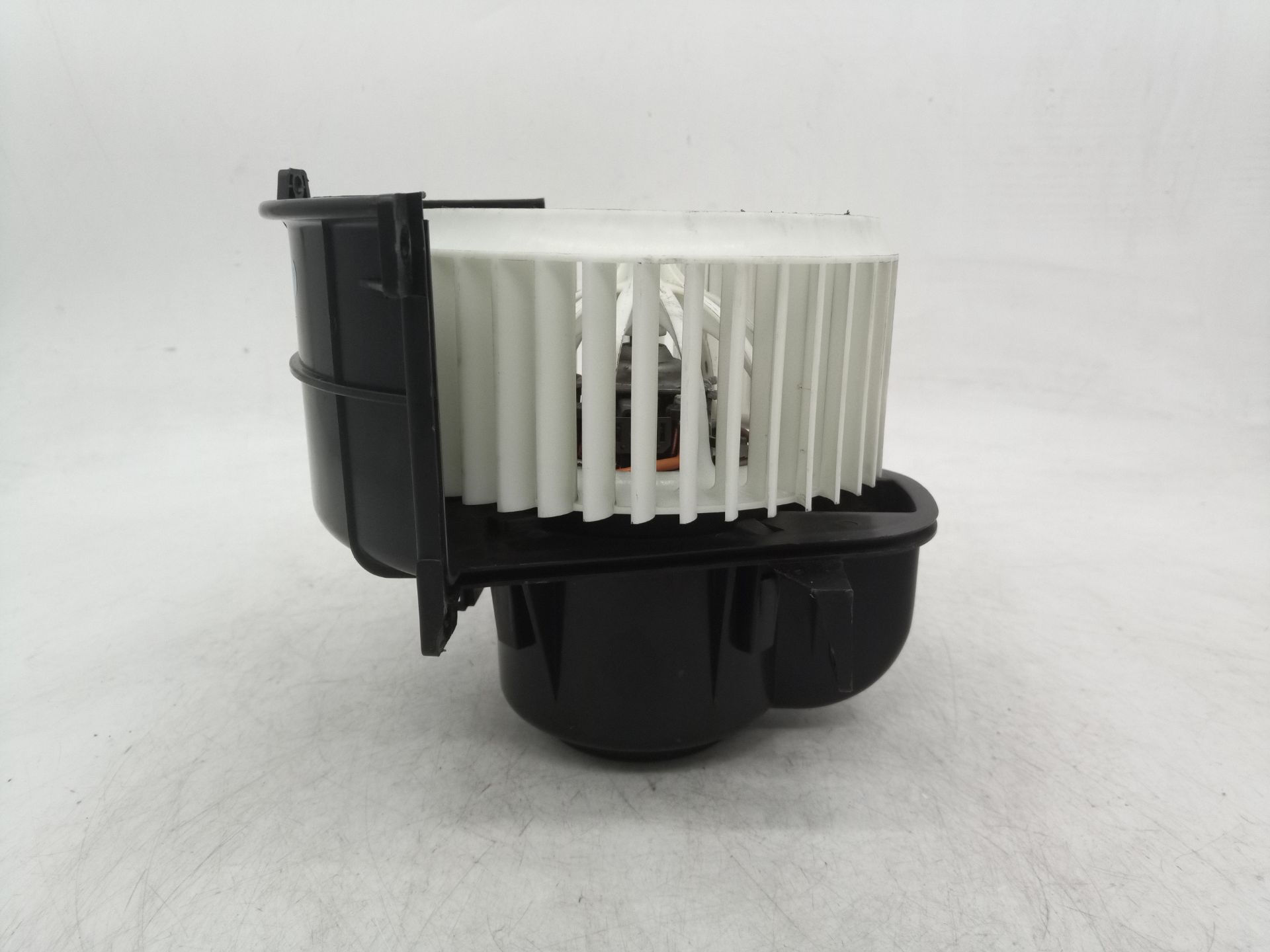 2002221 MOTOR CALEFACCION AUDI Q7 2012 9866 devimagesvext/08283e45-1ba6-4c70-9a92-5b0ff35685bb/migcrv/imagenes/000/000/660/000000660976.jpeg