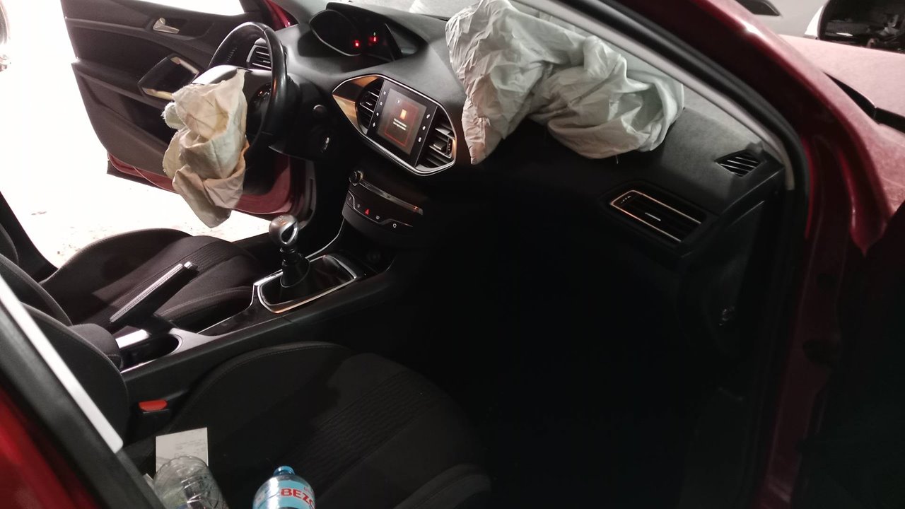 SIN DEFINIR BANDEJA TRASERA PEUGEOT 308 2016 13006 devimagesvext/08283e45-1ba6-4c70-9a92-5b0ff35685bb/migcrv/imagenes/000/000/663/000000663433.jpeg