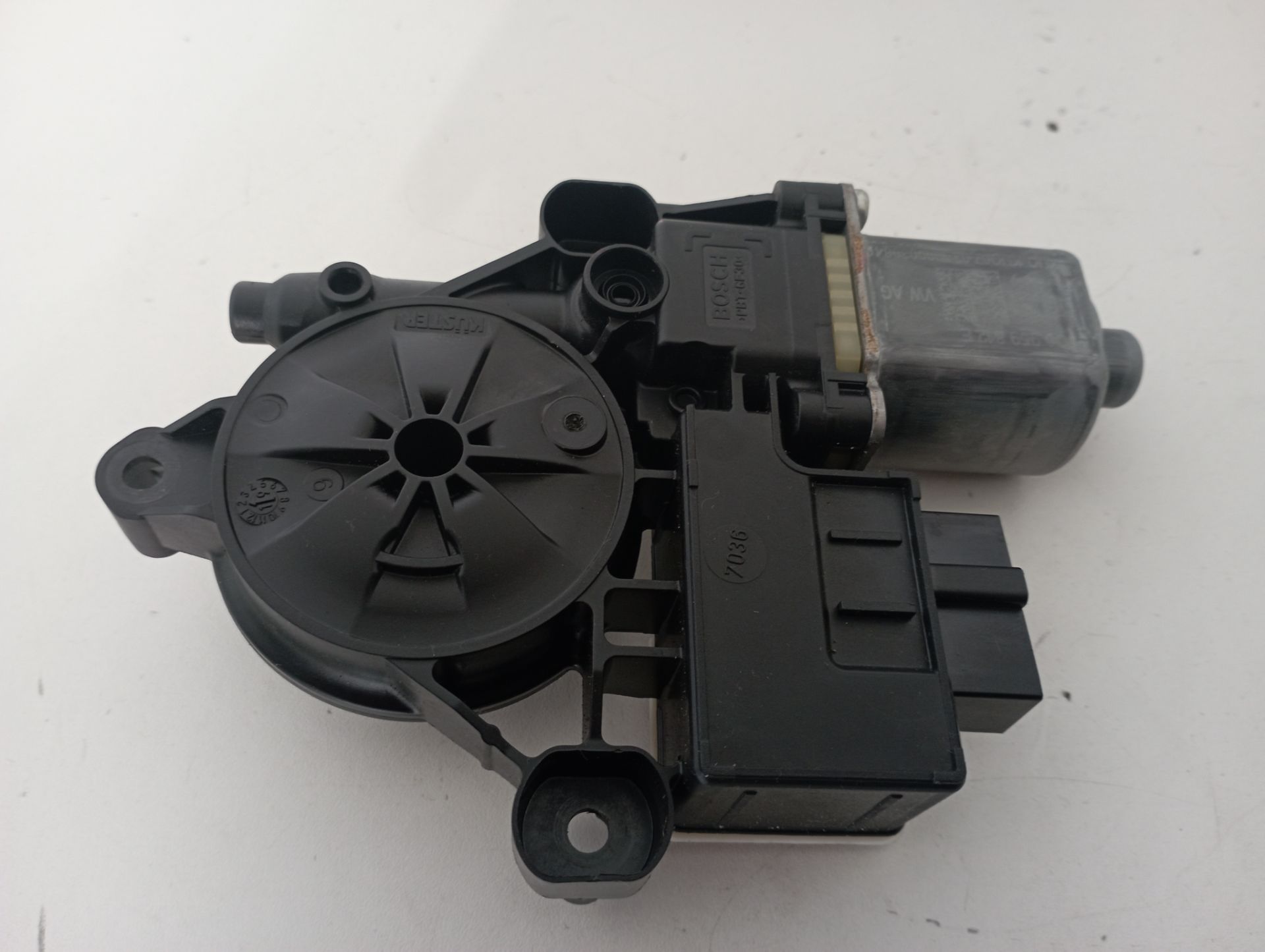 5Q0959812E MOTOR ELEVALUNAS TRASERO IZQUIERDO SKODA FABIA 2019 12949 devimagesvext/08283e45-1ba6-4c70-9a92-5b0ff35685bb/migcrv/imagenes/000/000/676/000000676199.jpeg